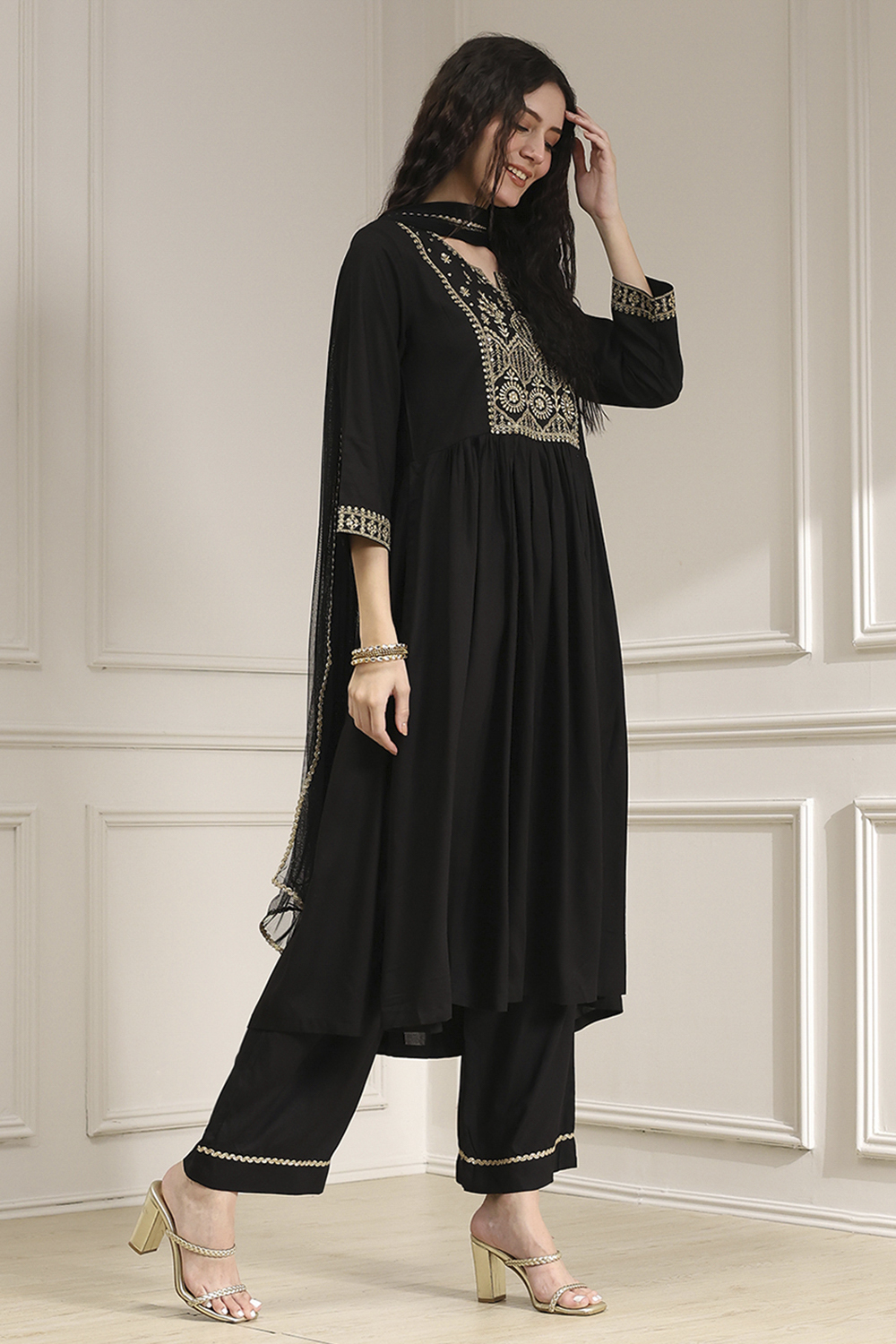 Black Dyed Gathered Suit Set image number 5