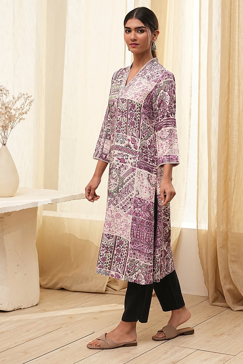 Plum and Off-White Printed Straight Kurta image number 2