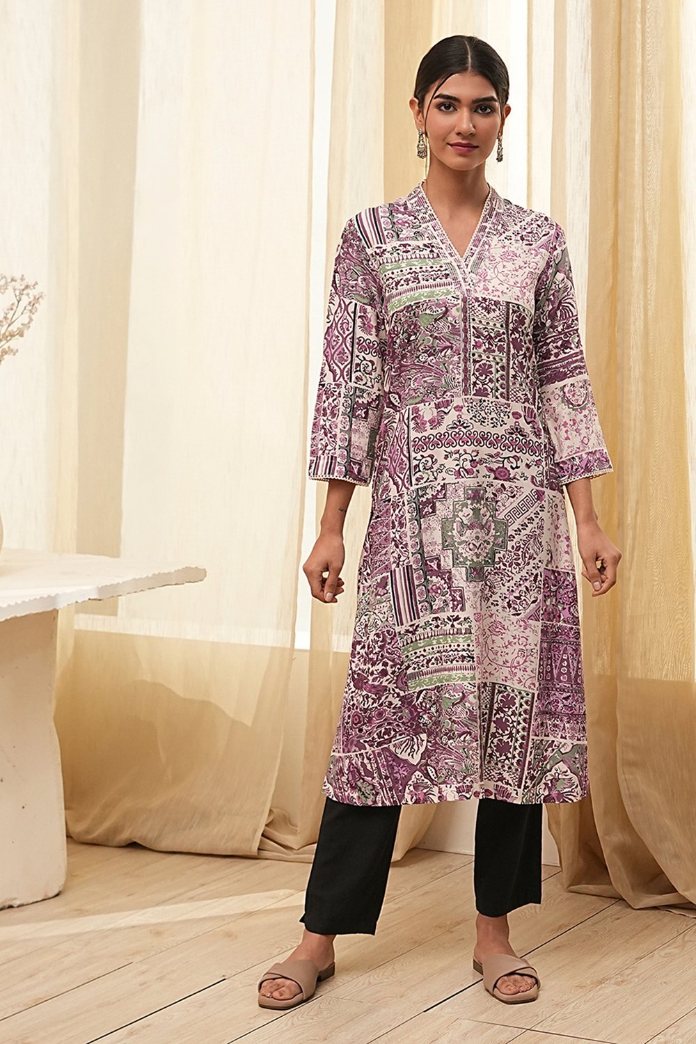 Plum and Off-White Printed Straight Kurta image number 5