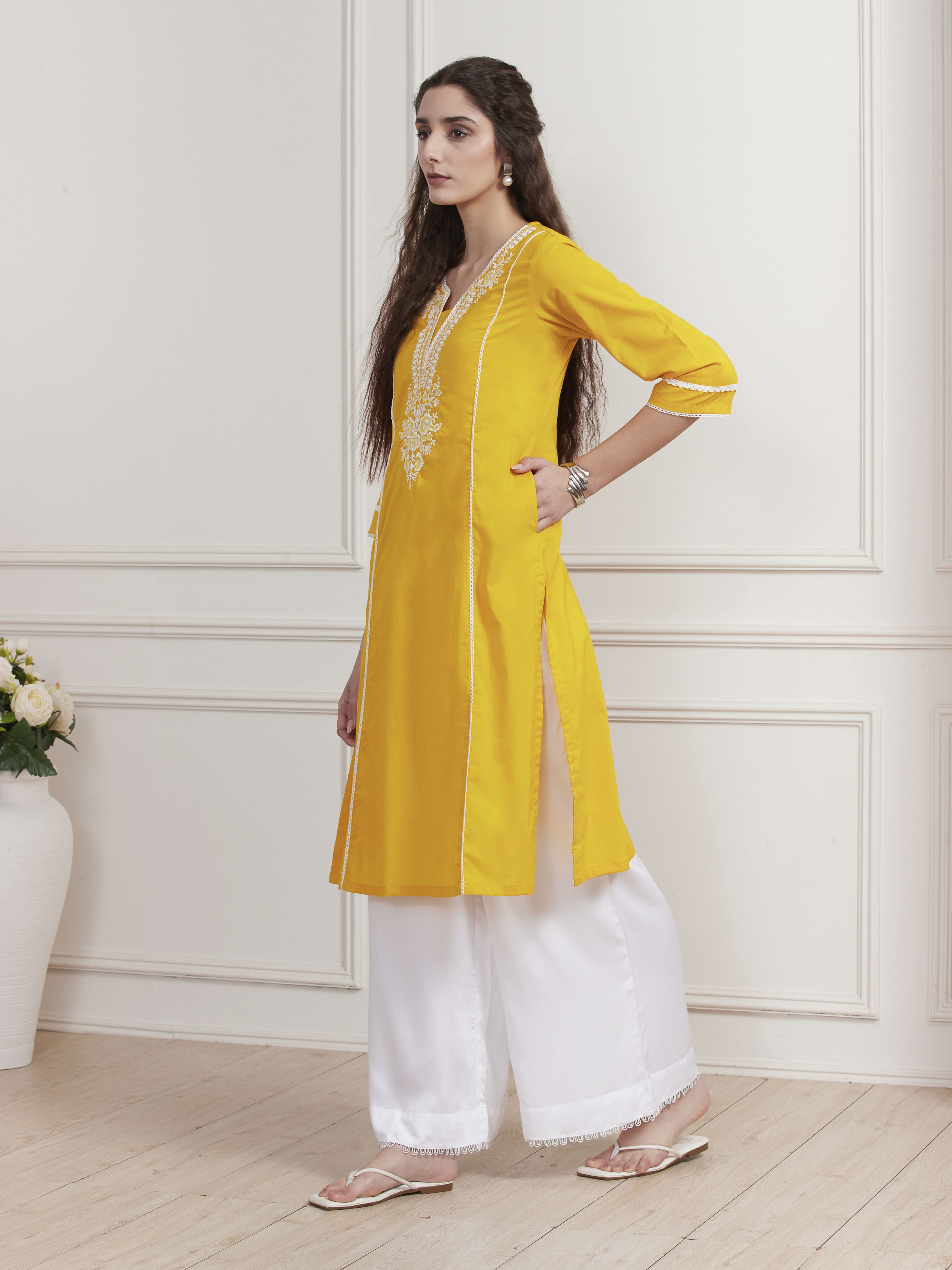 Yellow Cotton Solid Straight Kurta image number 2