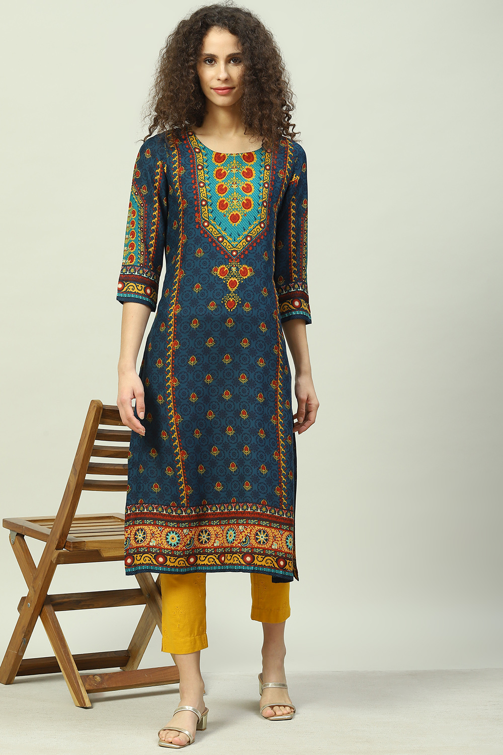 Off White Cotton Embroidered Pants image number 4