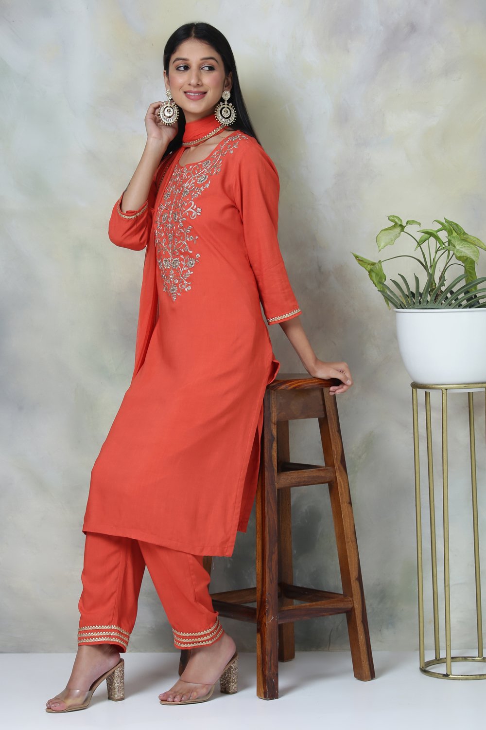 Fuschia Rayon Straight Kurta Regular Pant Suit Set image number 5