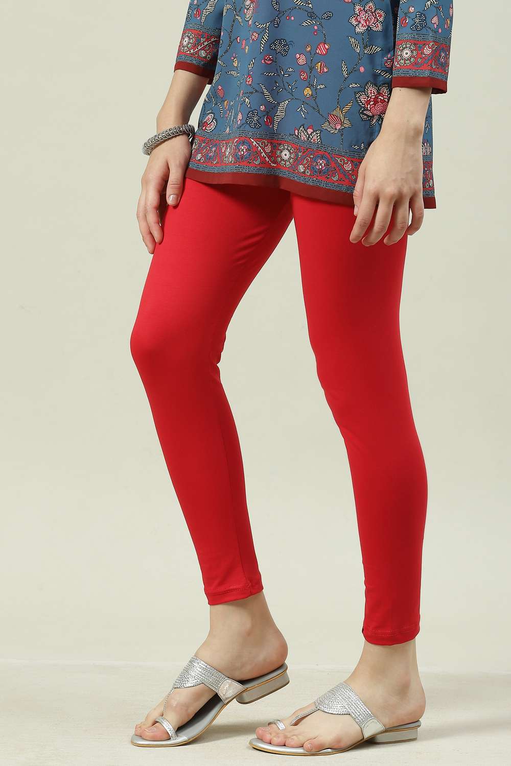 Black Cotton Blend Solid Leggings image number 2