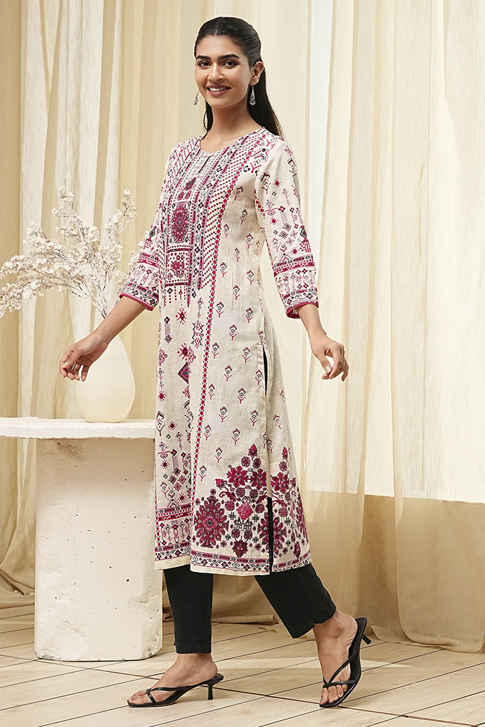 Off-White and Blue Cotton Straight Kurta image number 2