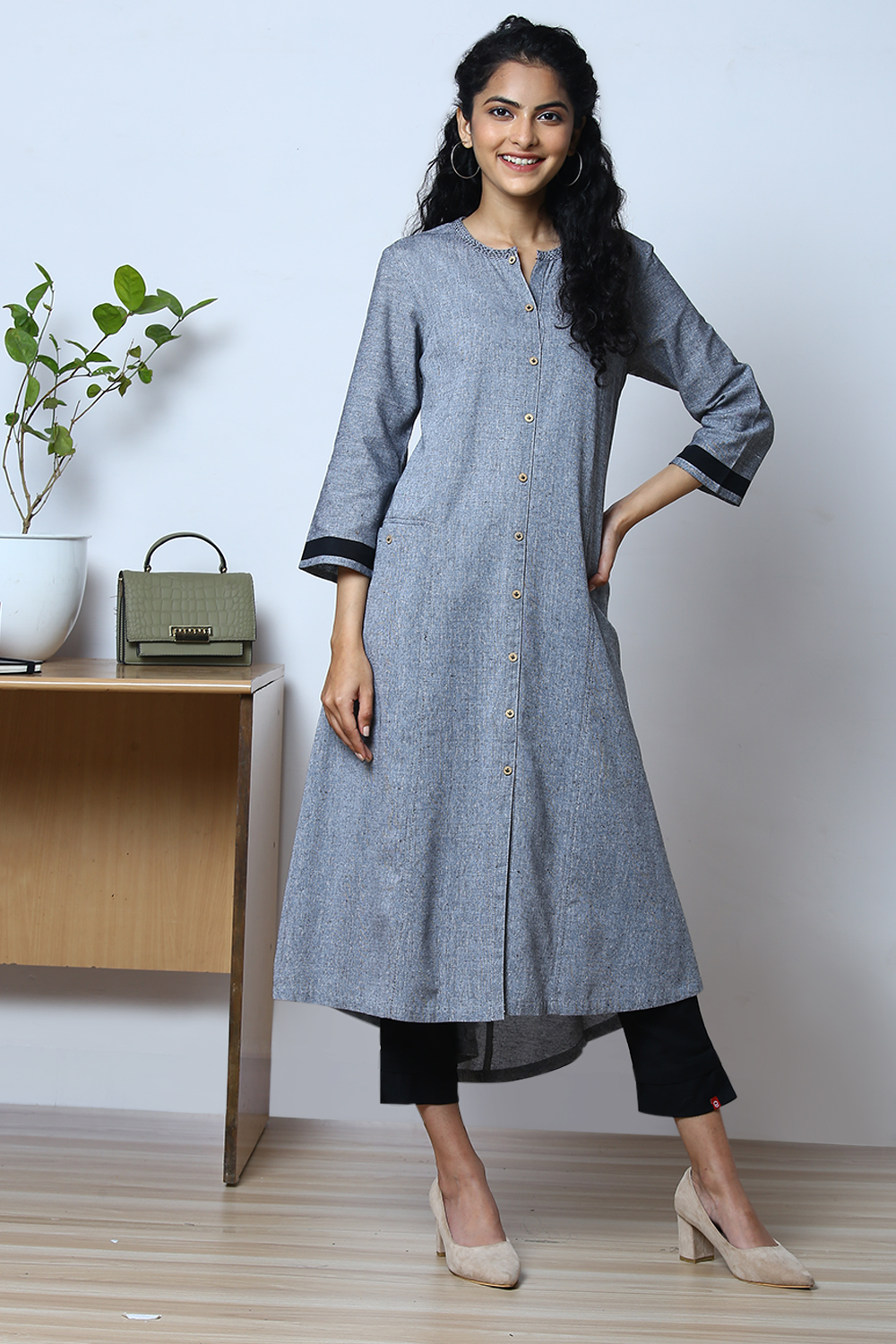 Grey Cotton A-Line Yarndyed Kurta image number 4