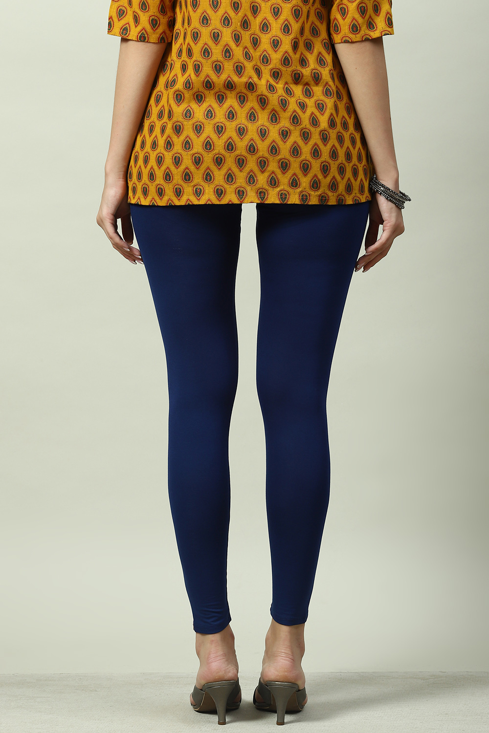 Black Viscose Lycra Solid Leggings image number 4