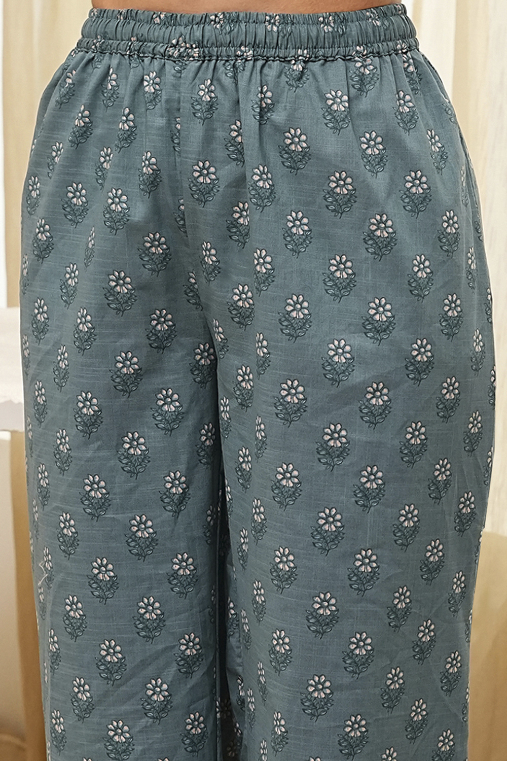 Green Cotton Printed Straight Suit Set image number 2