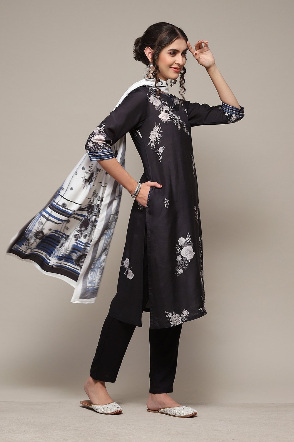 Black Cotton Blend Straight Printed Kurta Ankle Length Suit Set image number 6