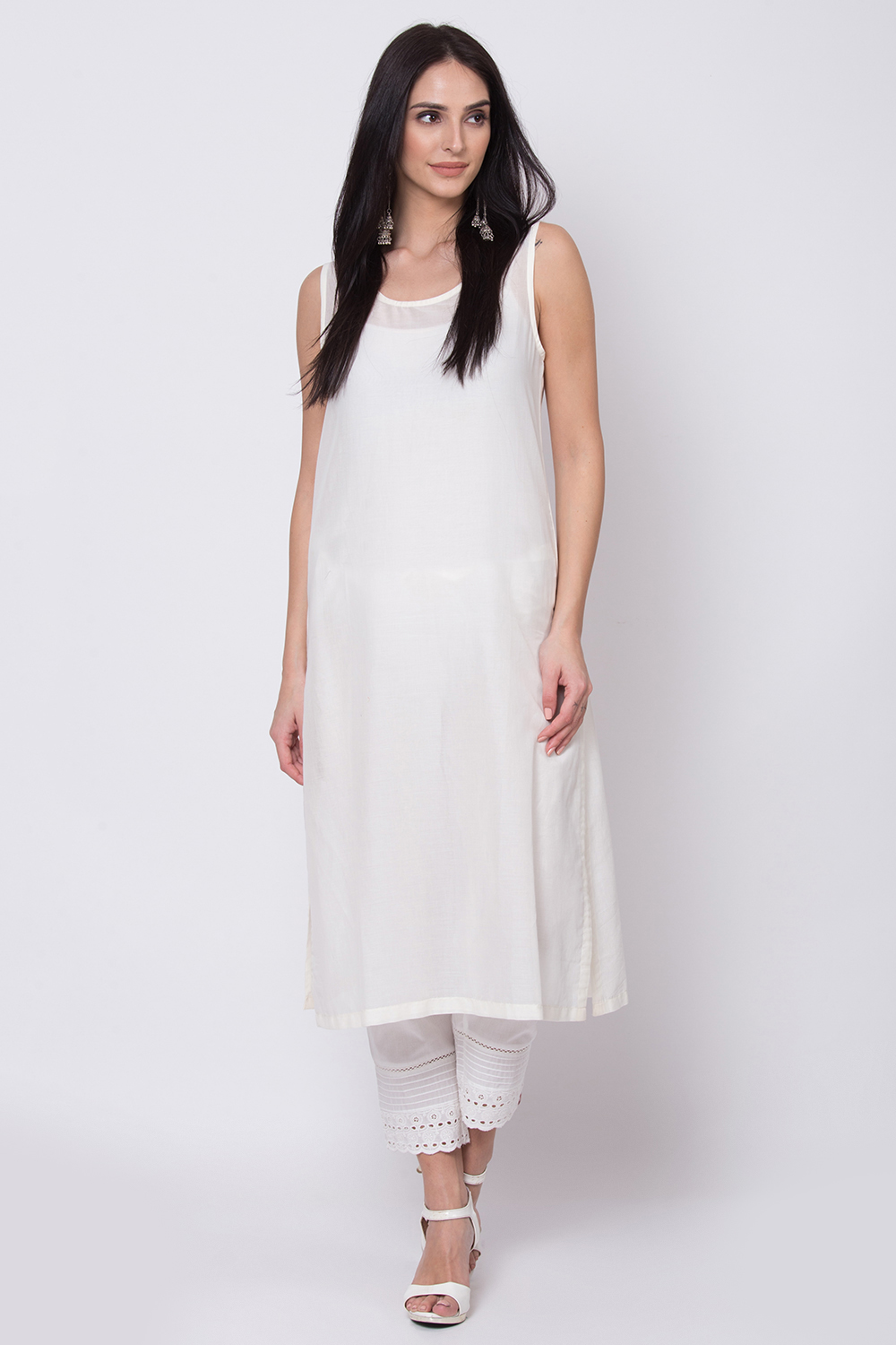 Off White Poly Cotton A-Line Embroidered Kurta image number 4