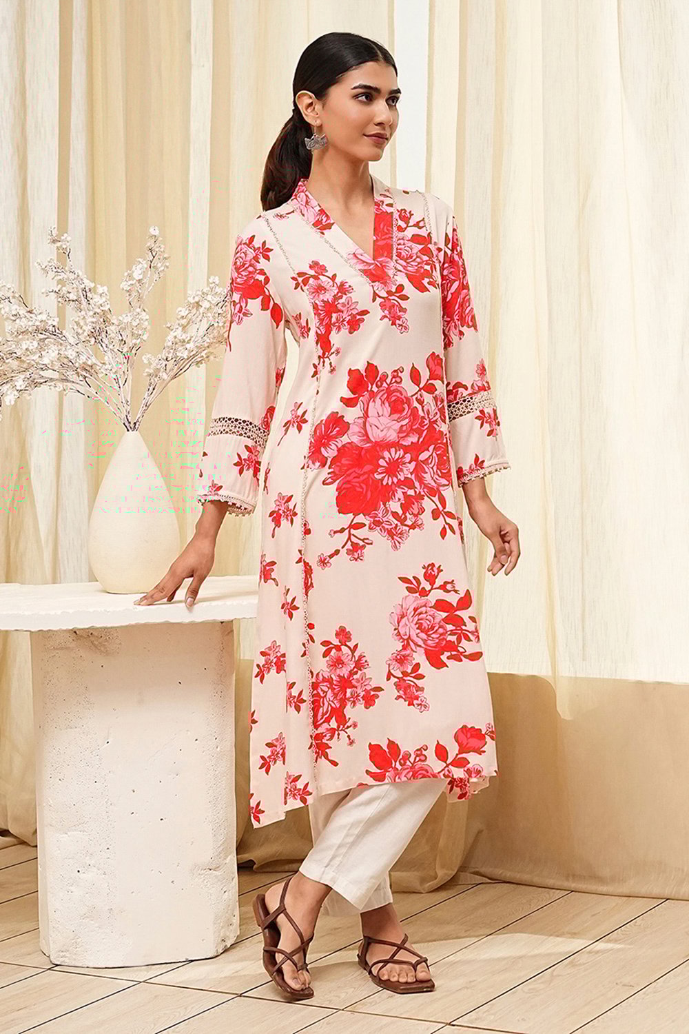 Red and Off-White Floral Printed Straight Kurta image number 0