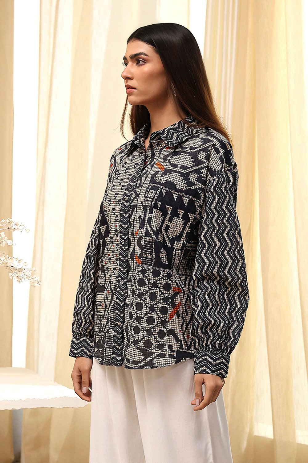 Black Cotton Printed Straight Shirt image number 2