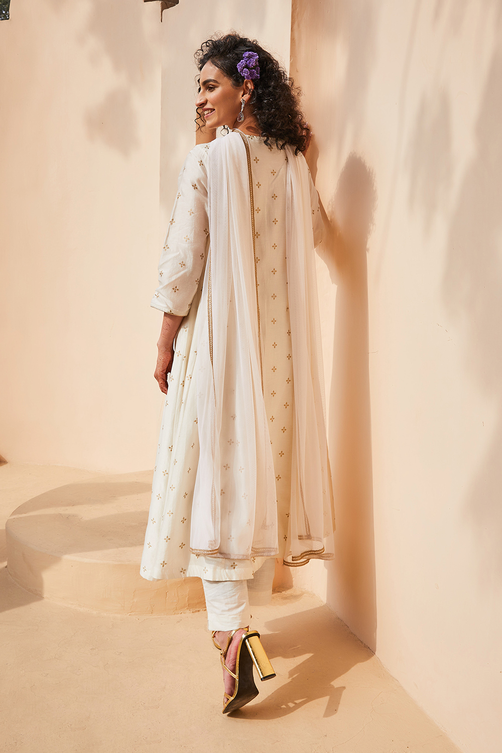 Off-white Printed A-line & Pants Suit Set image number 5