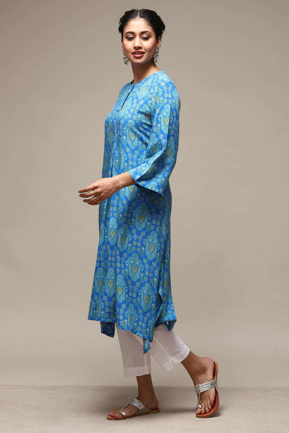 Blue Rayon Straight Printed Kurta image number 2