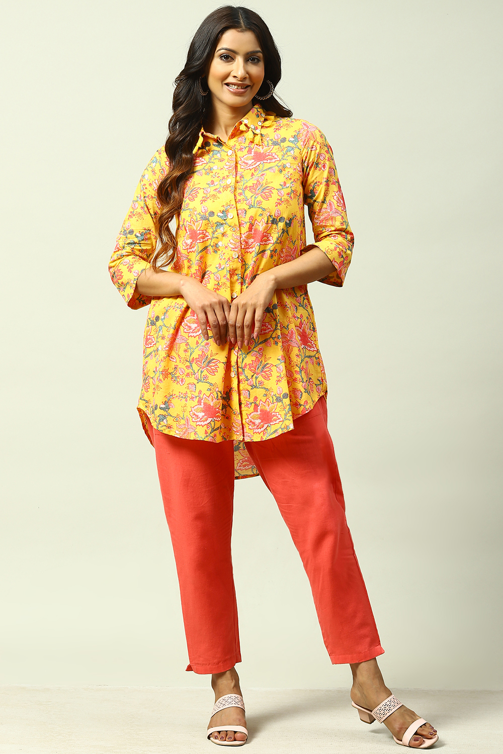 Yellow Cotton Asymmetric Printed Shirt image number 3