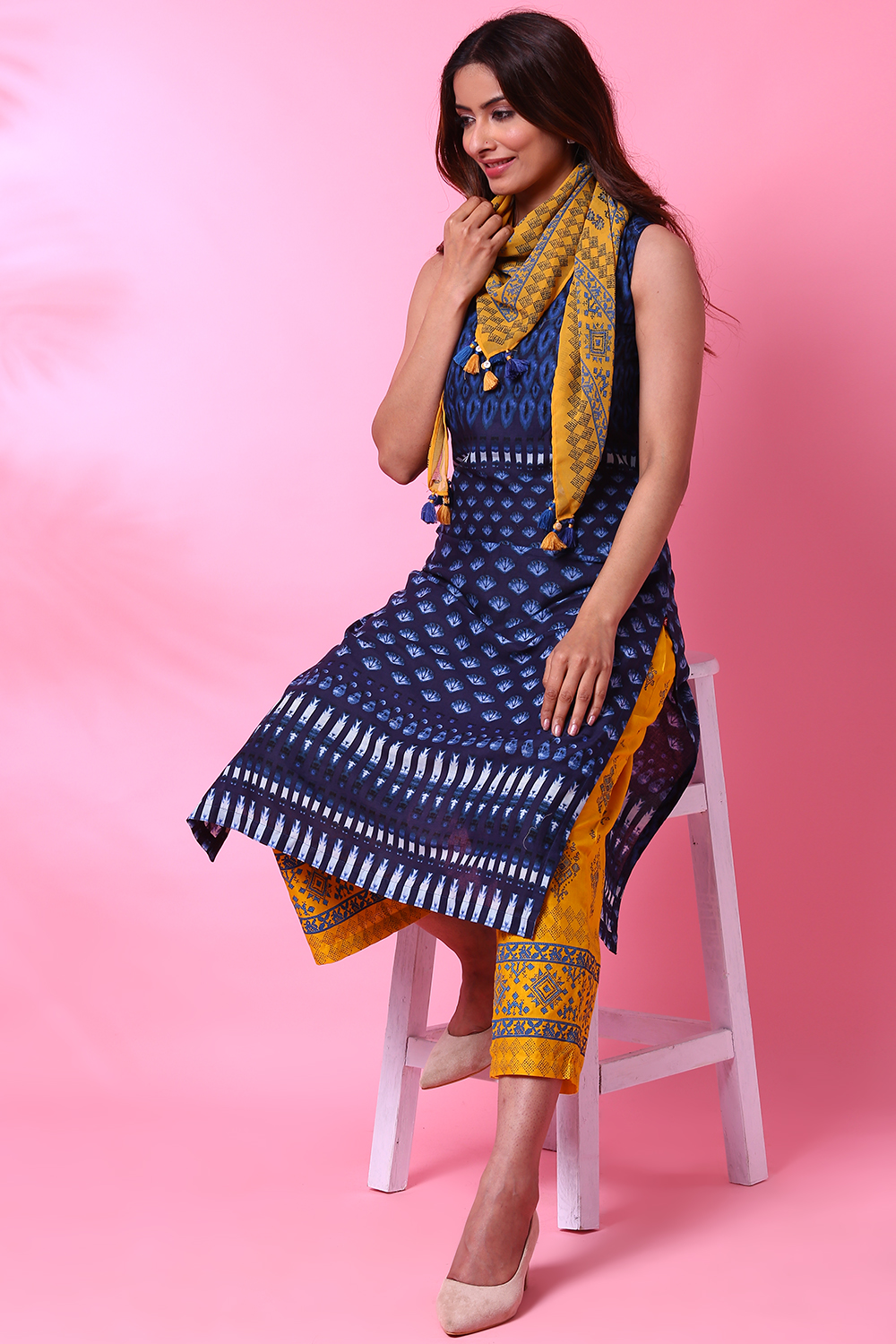 Indigo Art Silk Printed Scarf image number 2