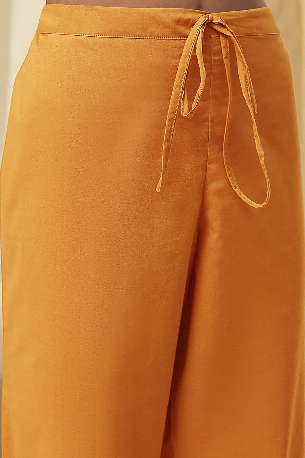 Cream-Colored Viscose Embellished Gathered Suit Set image number 2