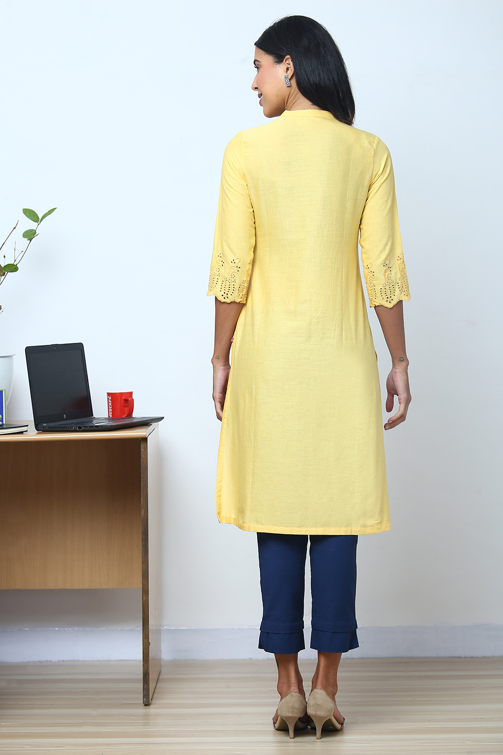 Yellow Cotton Flax Straight Kurta image number 6