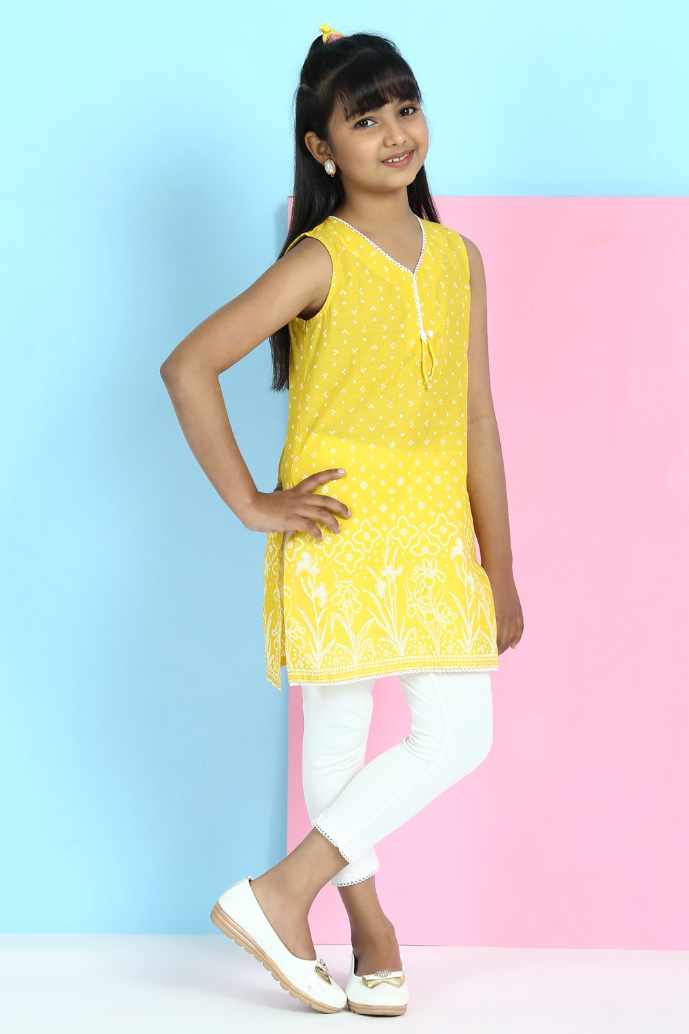 Yellow Cotton Straight Printed Kurta & Carpri Set image number 4