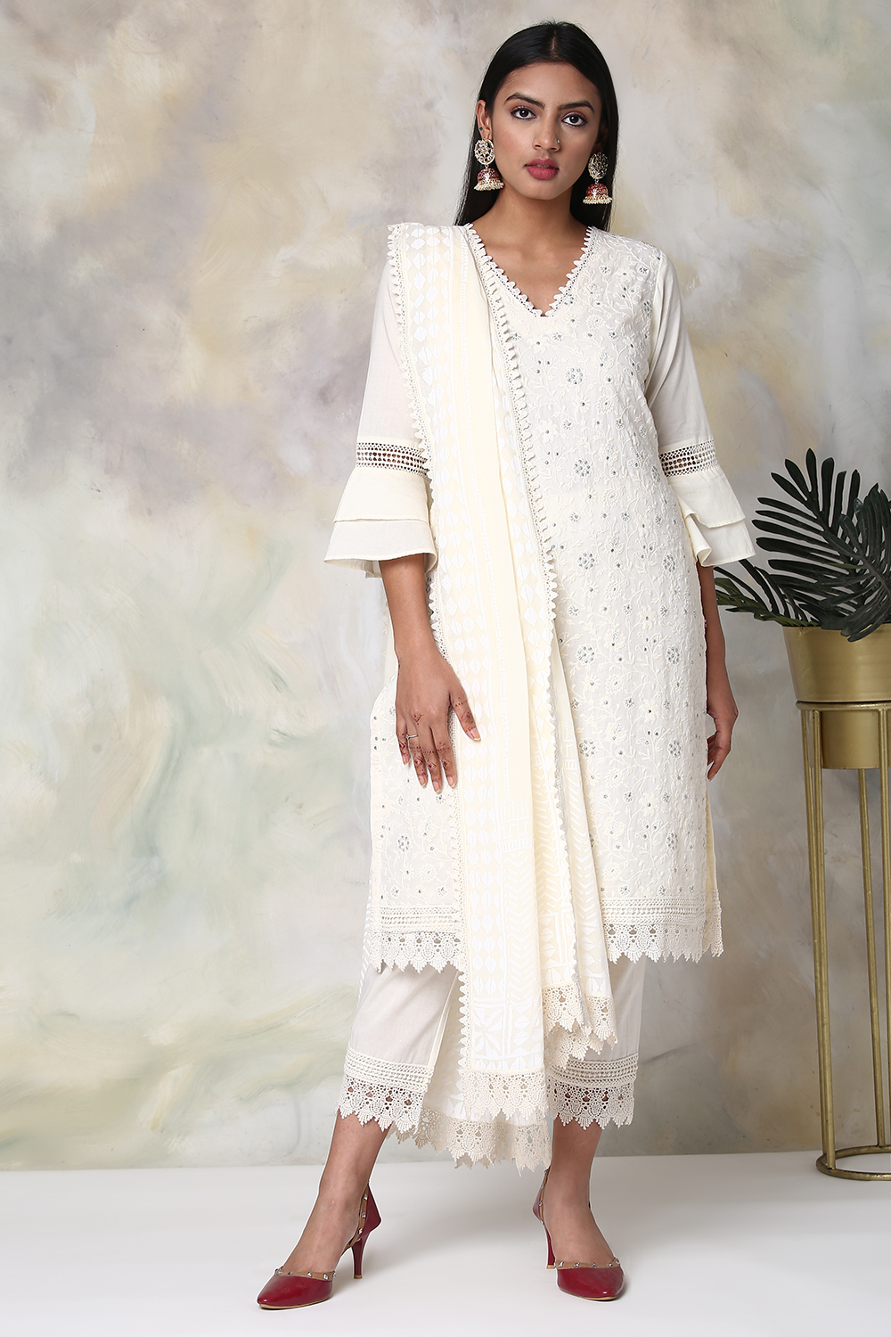 Off White Cotton Straight Kurta Slim Pant Suit Set image number 4