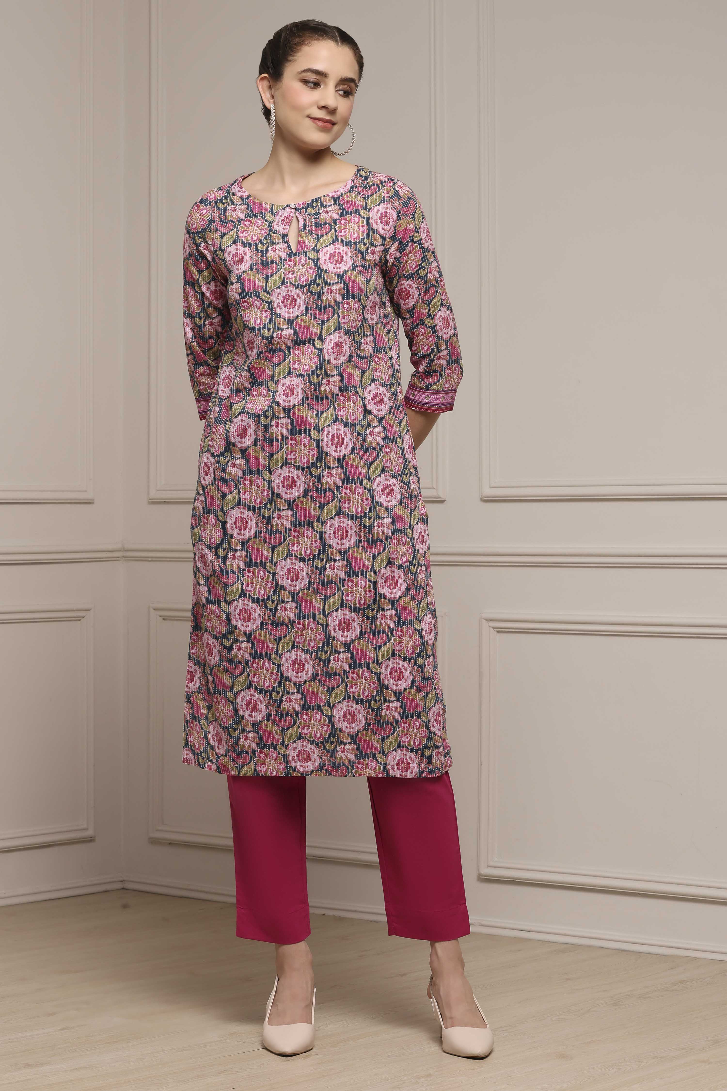 Pink Cotton Floral Printed Straight Kurta image number 4
