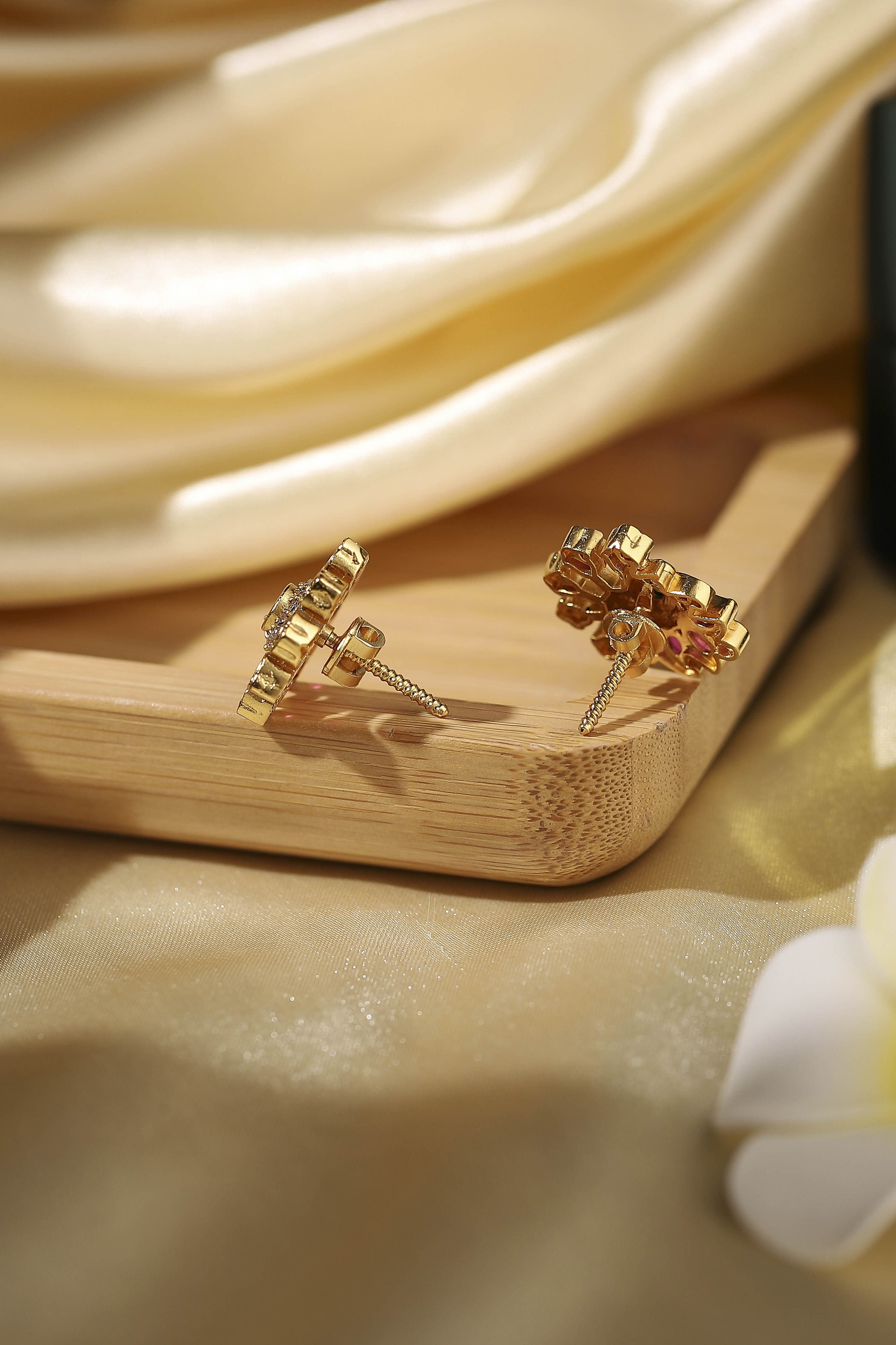 Multicolor Brass Studs image number 2