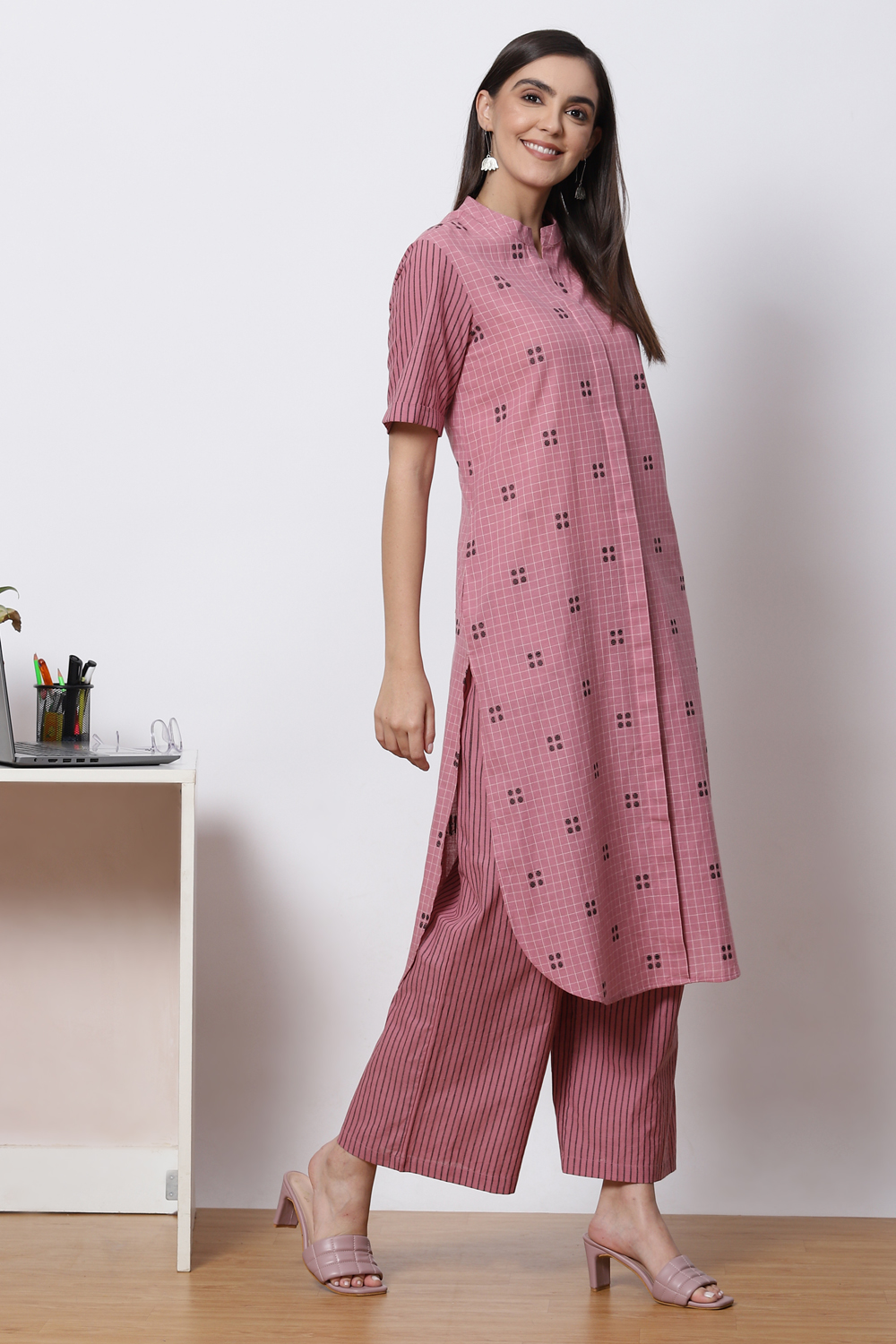 Pink Clay Cotton Straight Fusion Yarndyed Kurta Set image number 5