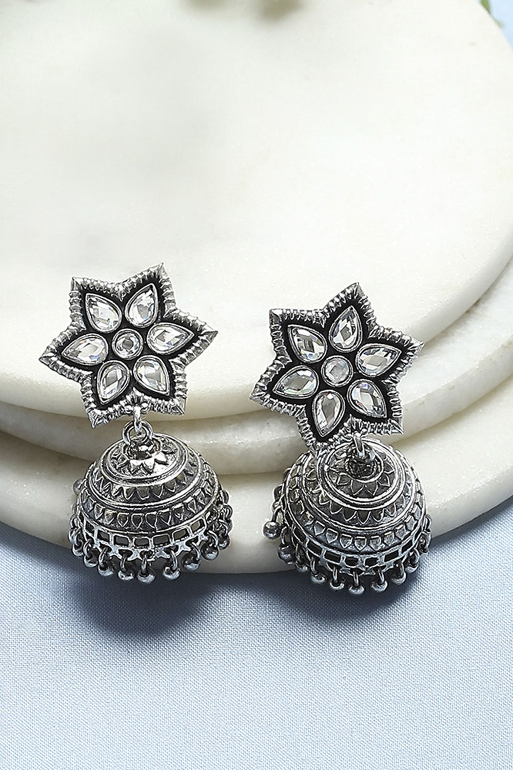 White Pearl Earrings image number 0