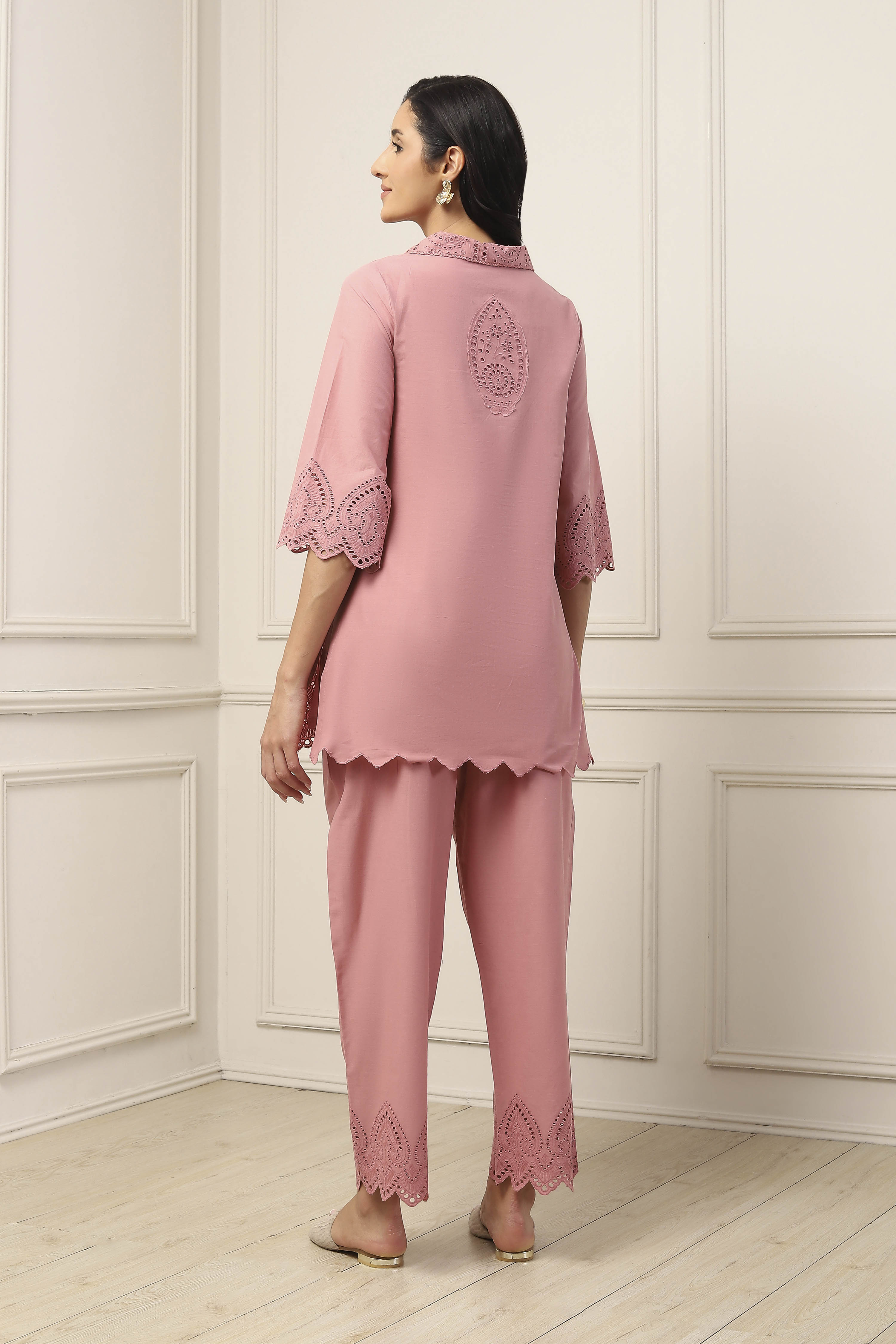 Dusky Pink Cotton Schiffli Straight Suit Set image number 4