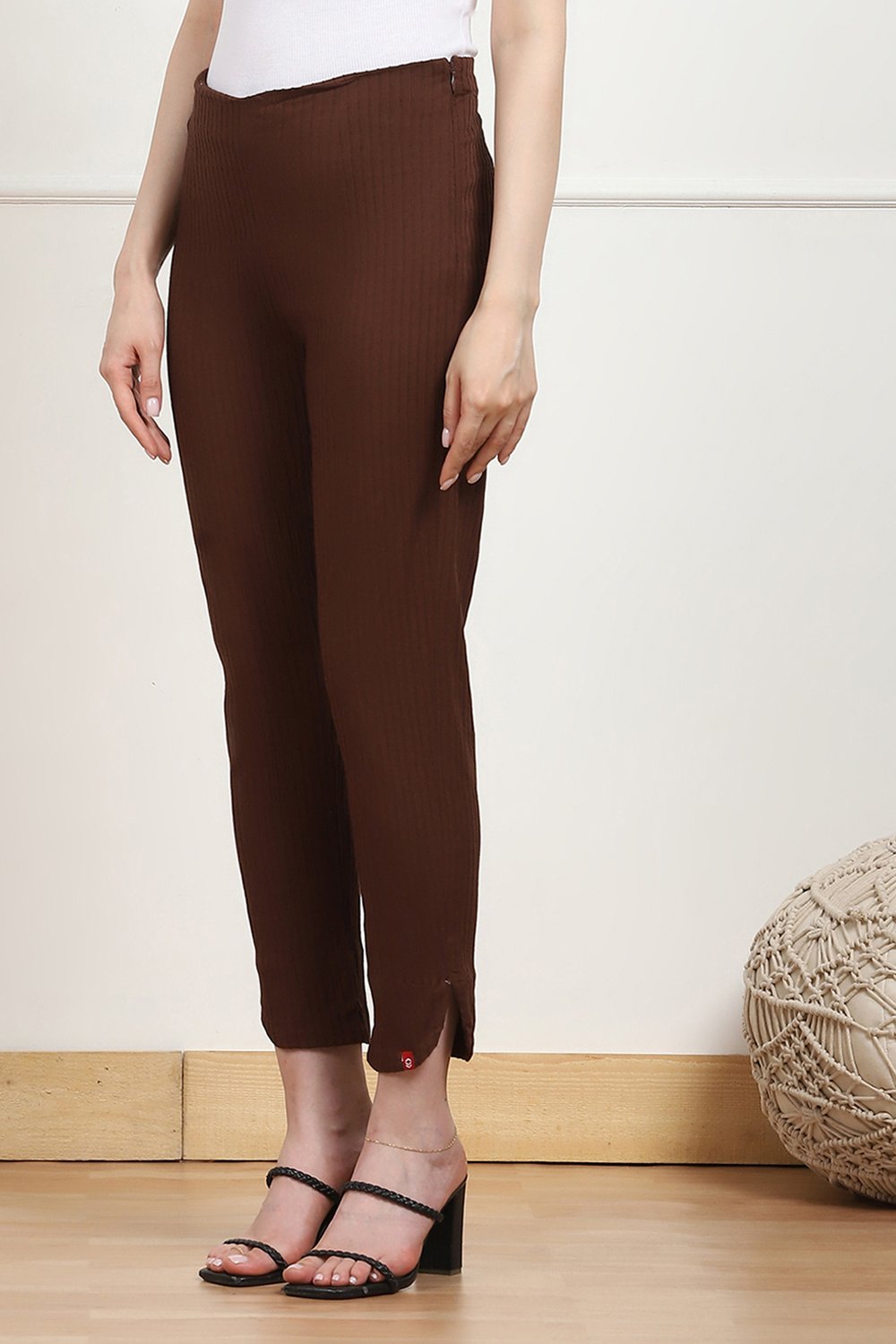 Burgundy Cotton Solid Jeggings image number 2