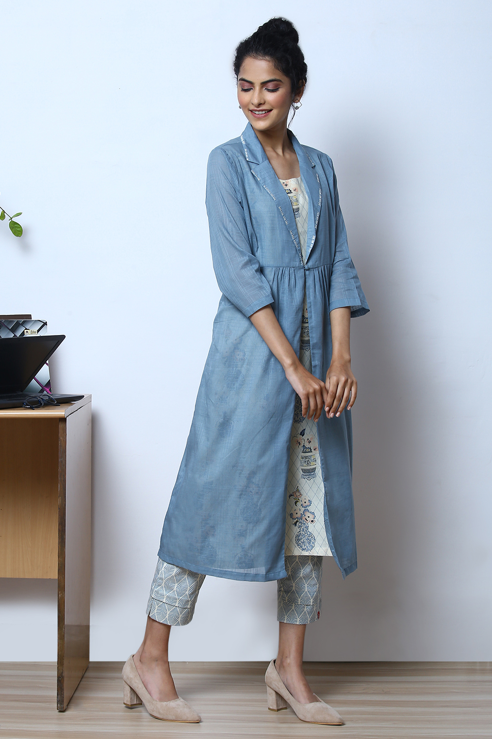 Blue Cotton Straight Printed Kurta With Shrug image number 5