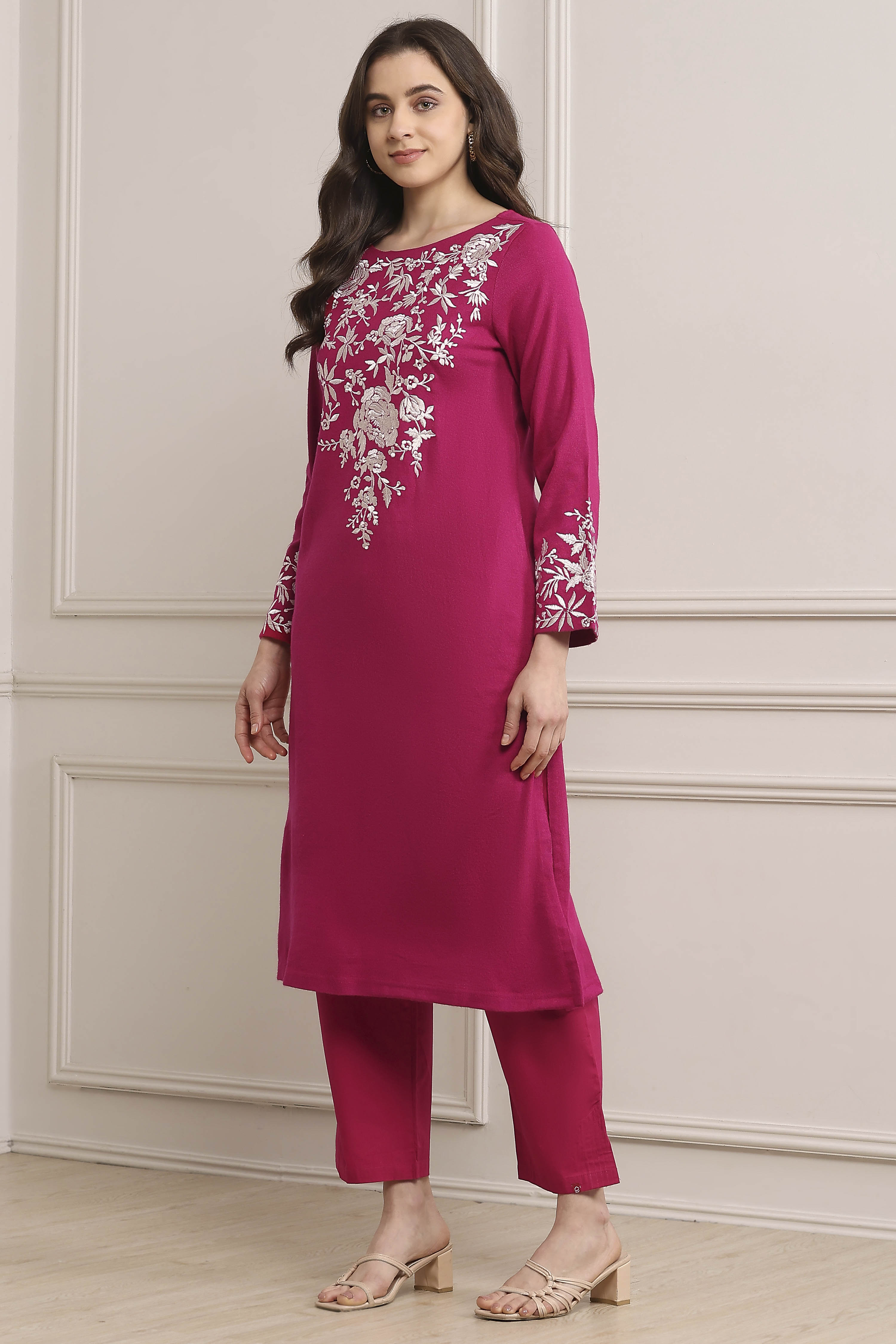 Fuchsia Polyester Embroidered Straight Kurta image number 2