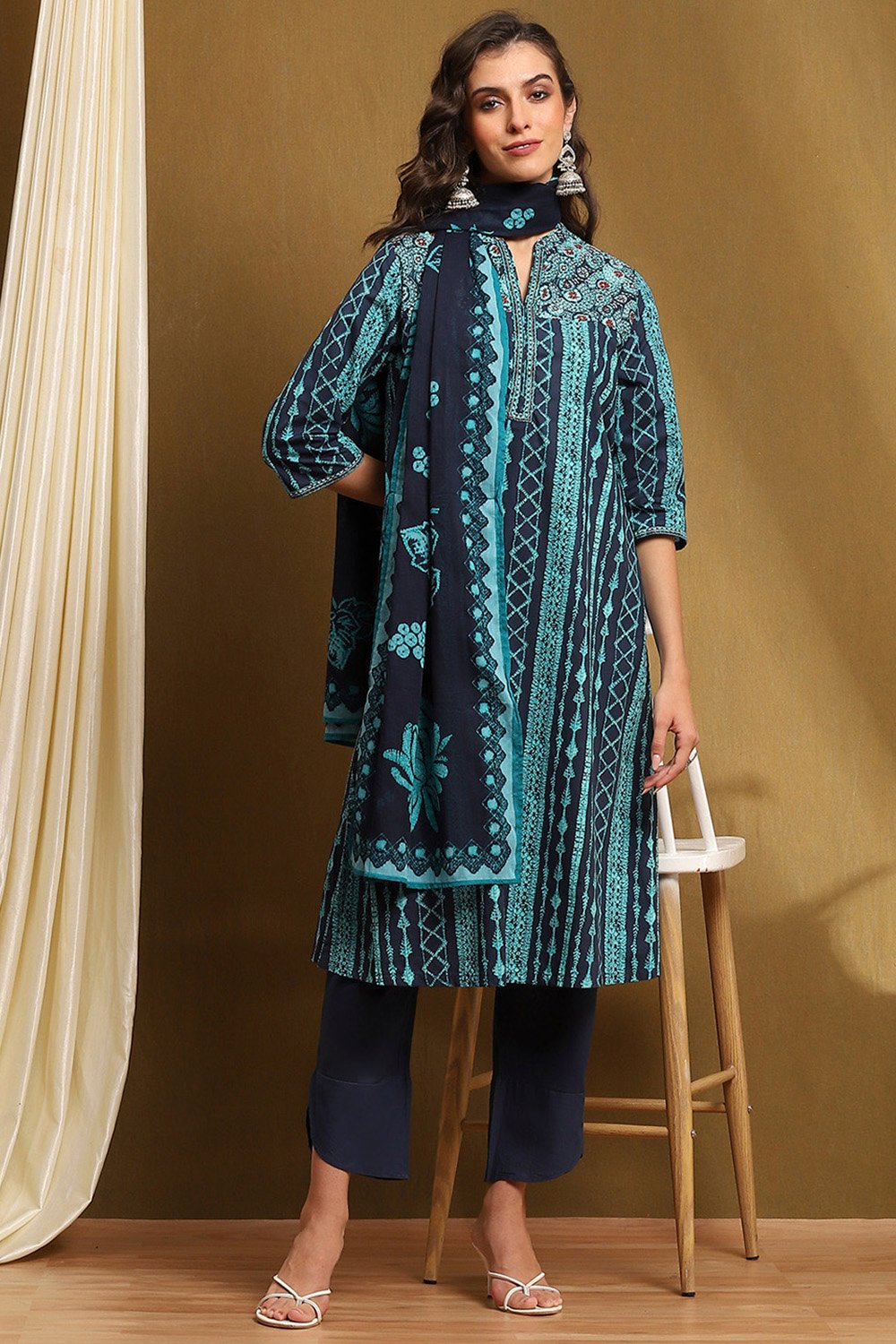 Indigo Blue Cotton Printed Straight Suit Set image number 0