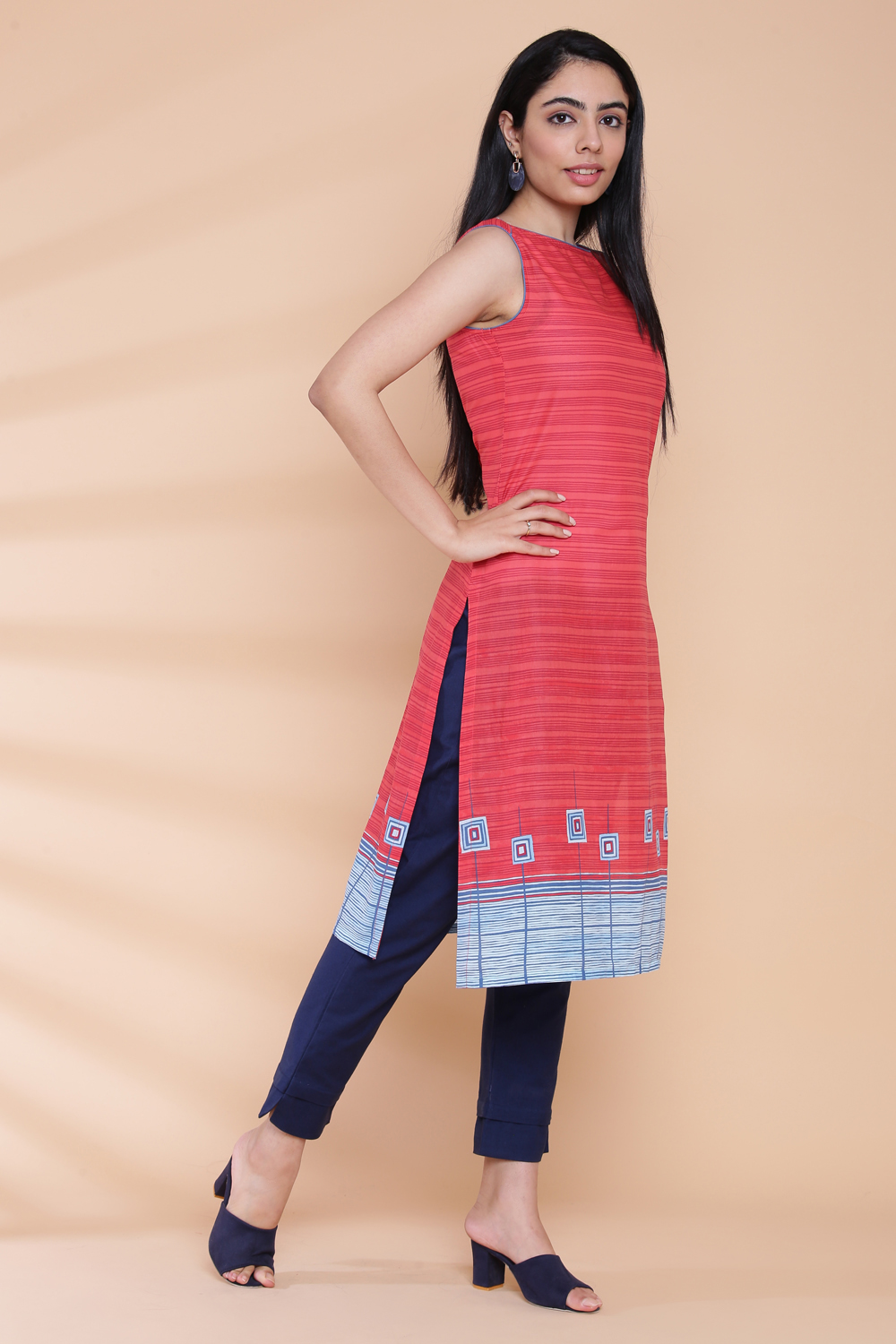 Red Cotton Sleeveless Printed Kurta image number 3