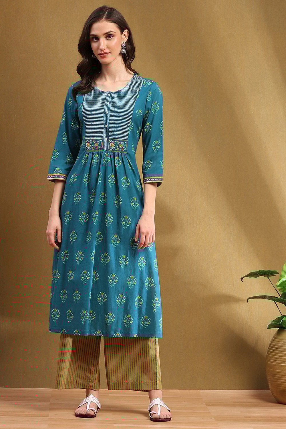 Blue Cotton Straight Suit Set image number 6