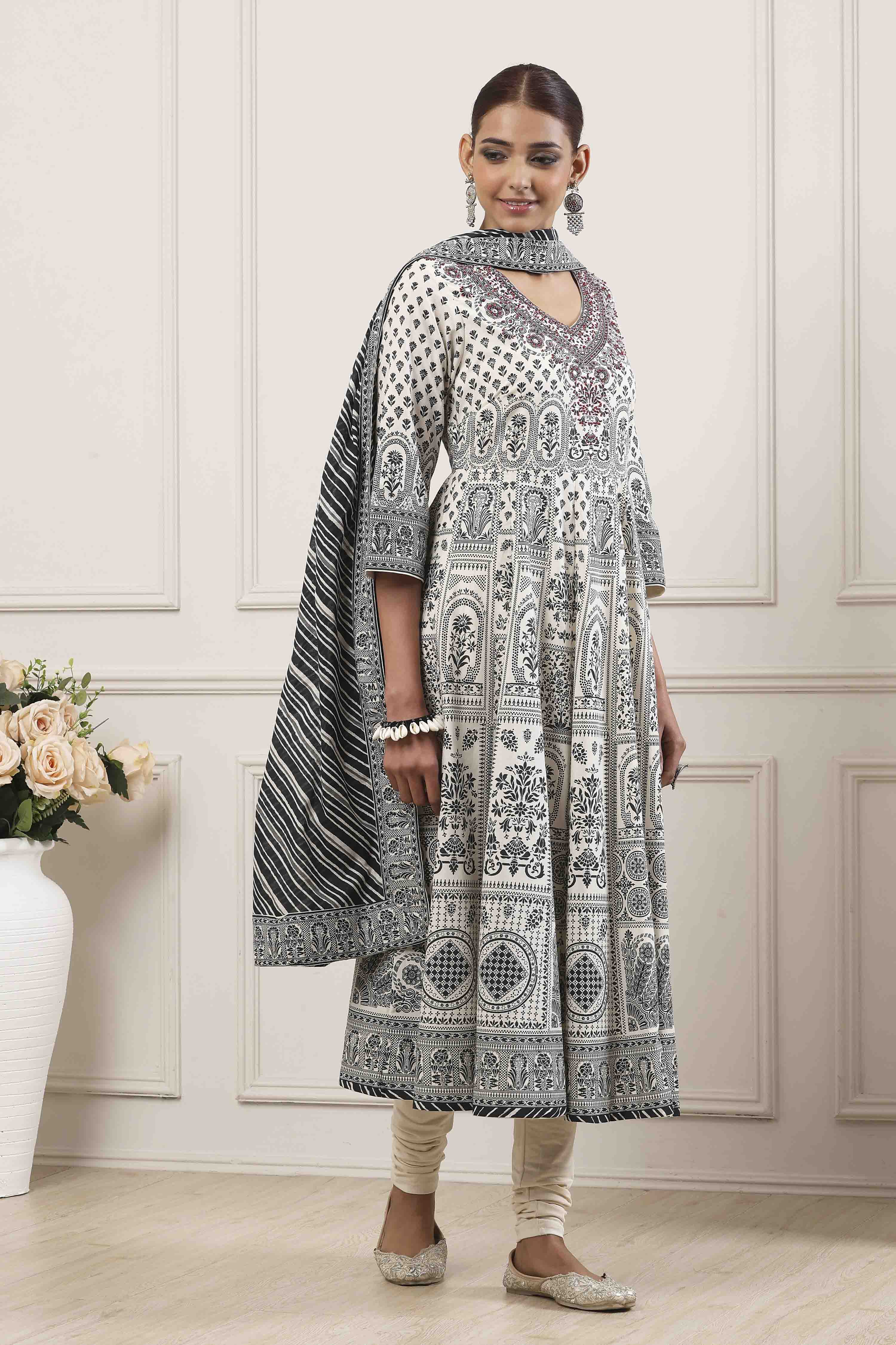 Pink Cotton Kalidar Suit Set image number 5