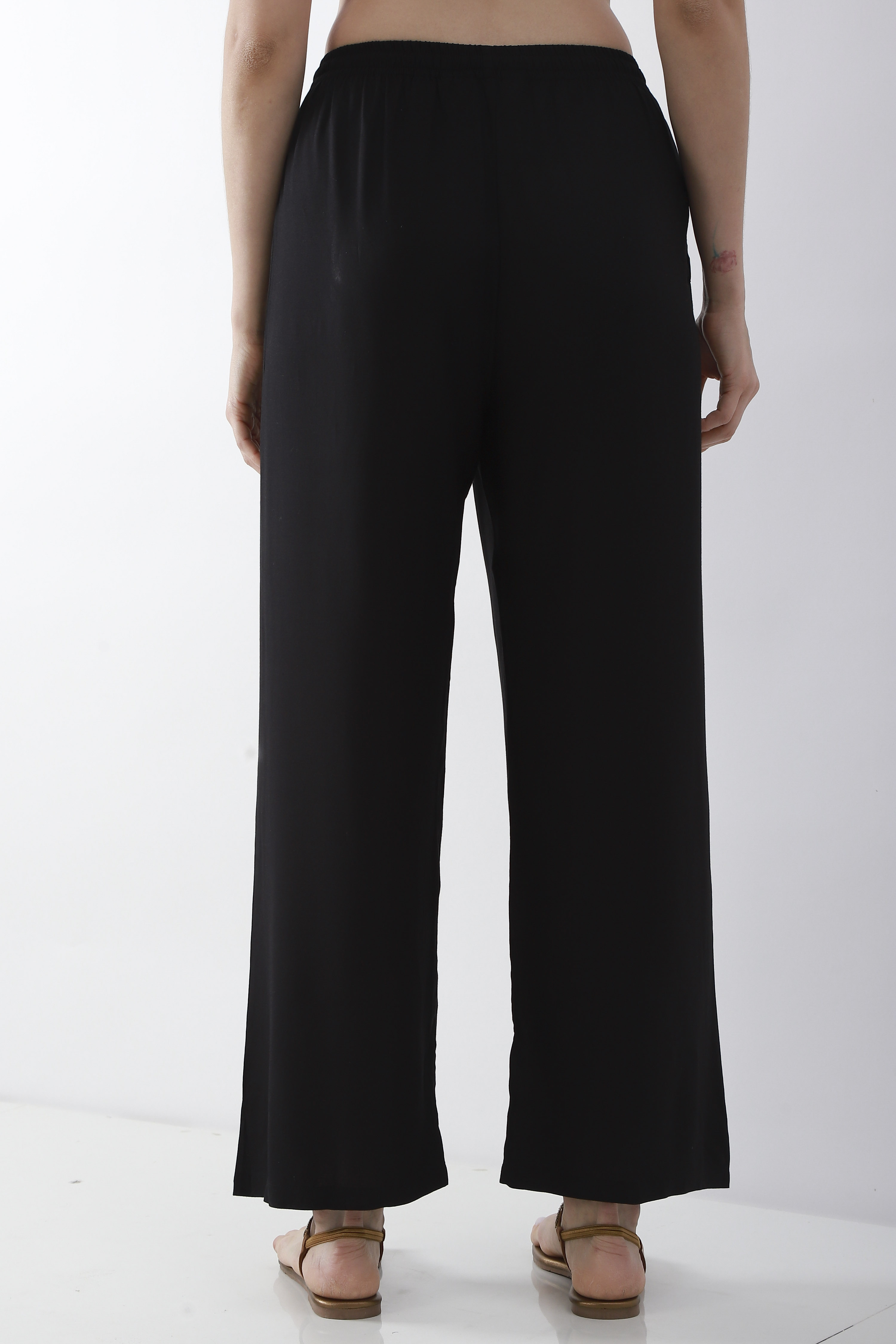 Green Solid Straight Palazzos image number 5