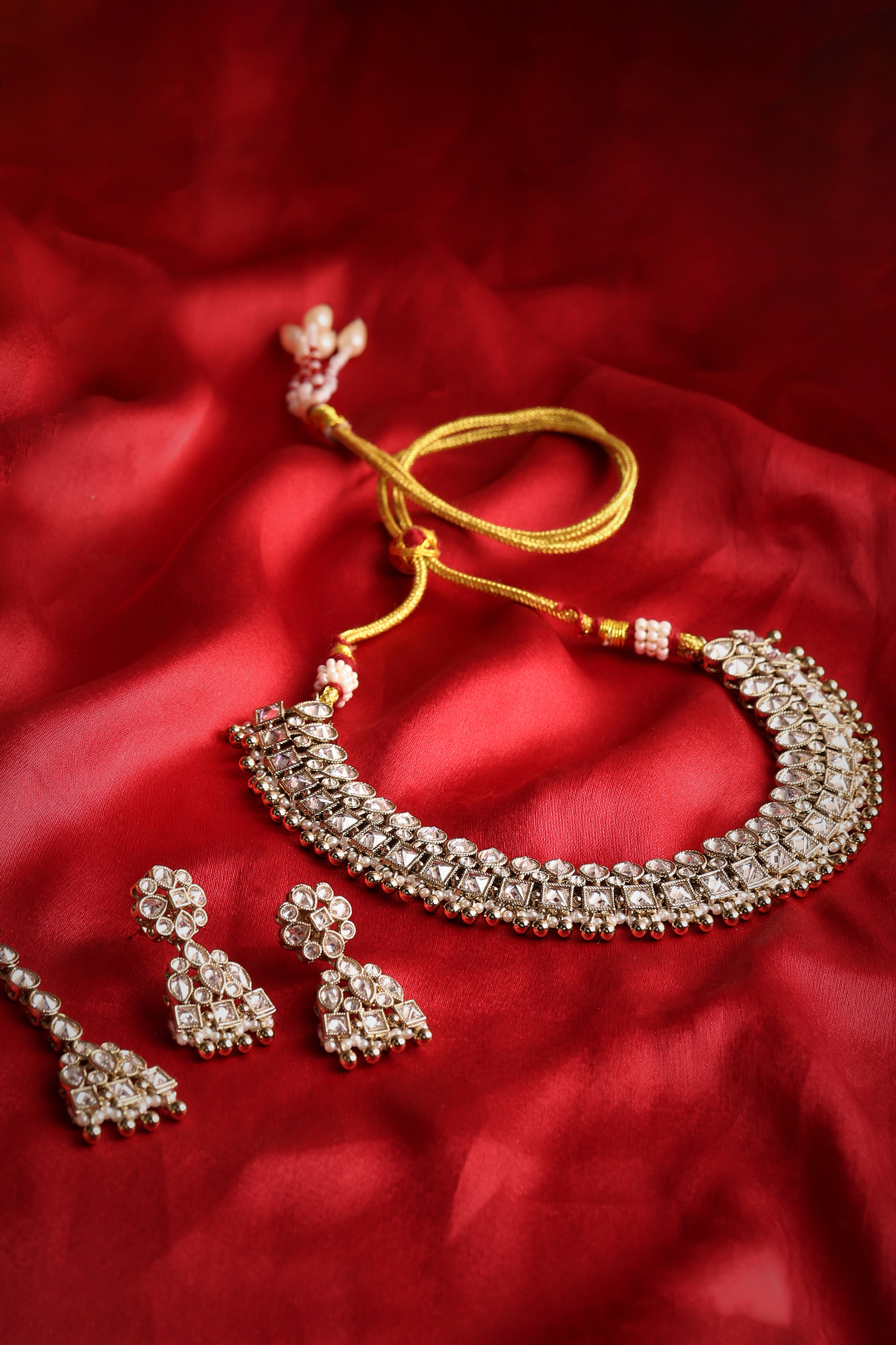 White Alloy Necklace Set image number 0