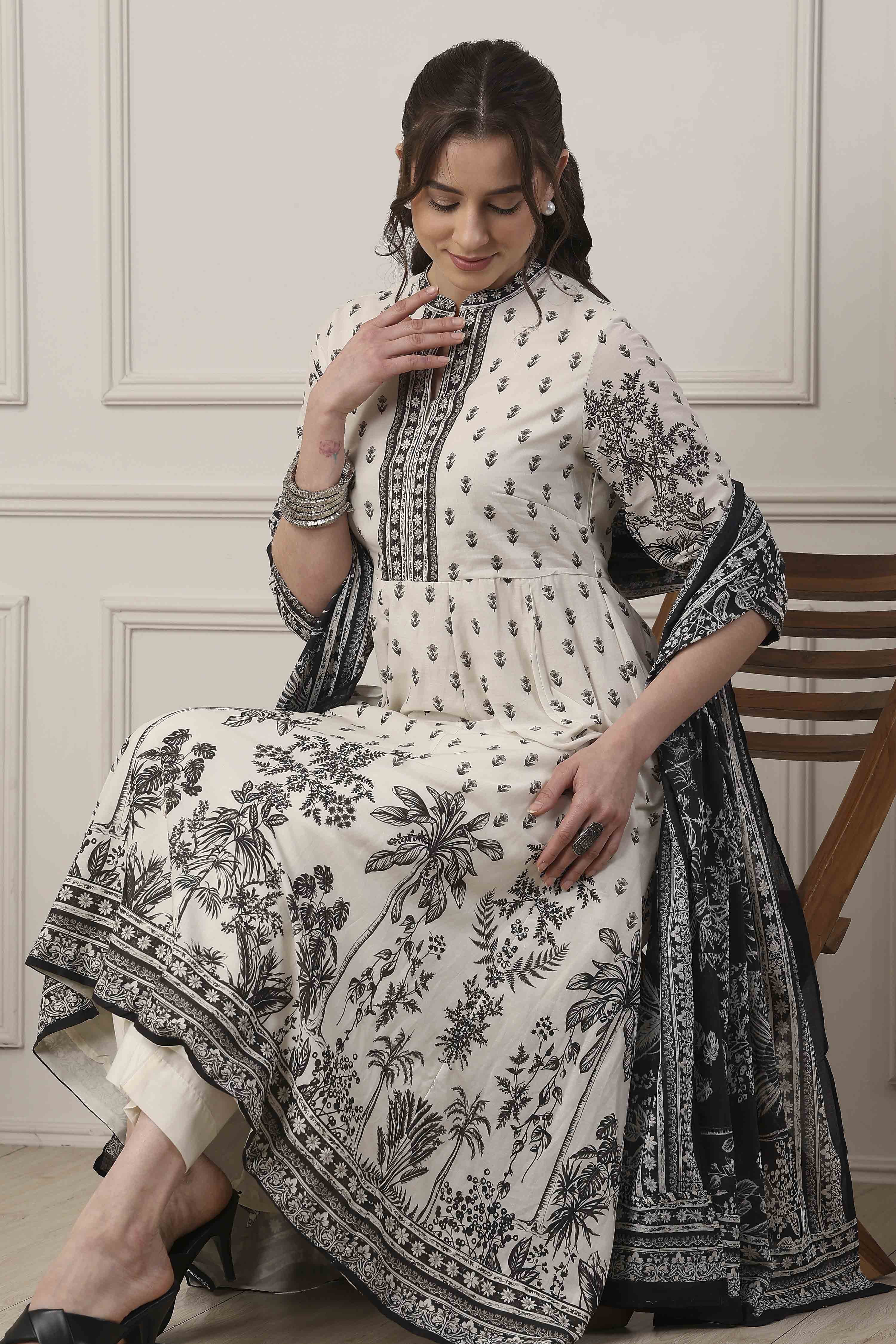 White Cotton Anarkali Suit Set image number 7