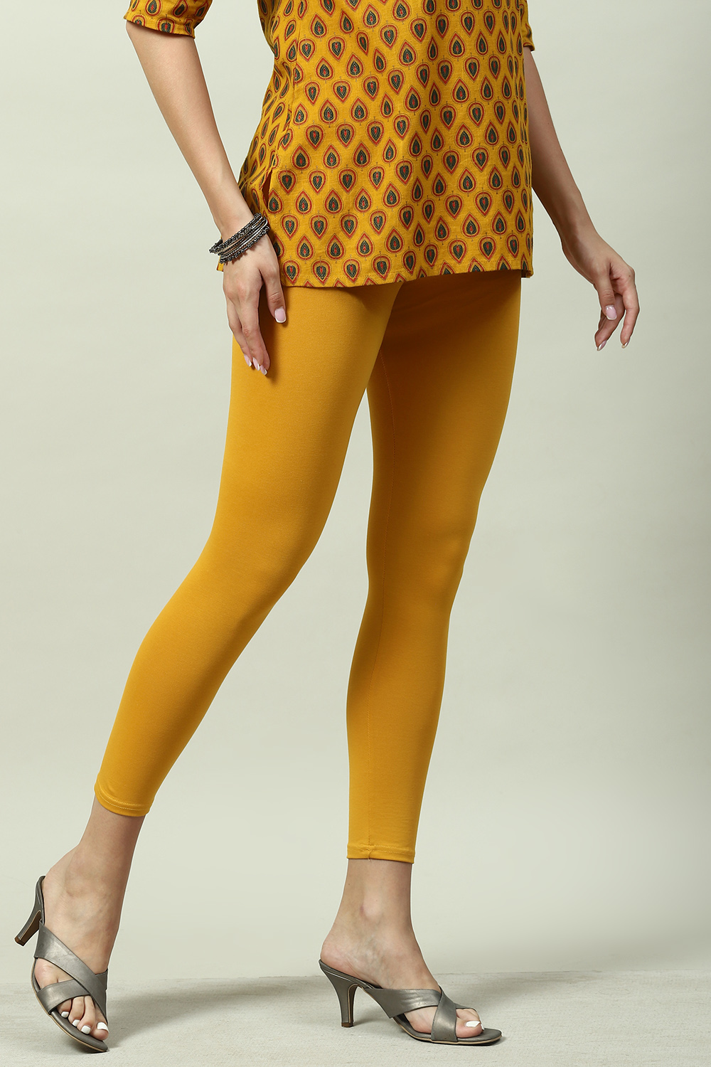 Black Cotton Blend Solid Leggings image number 3