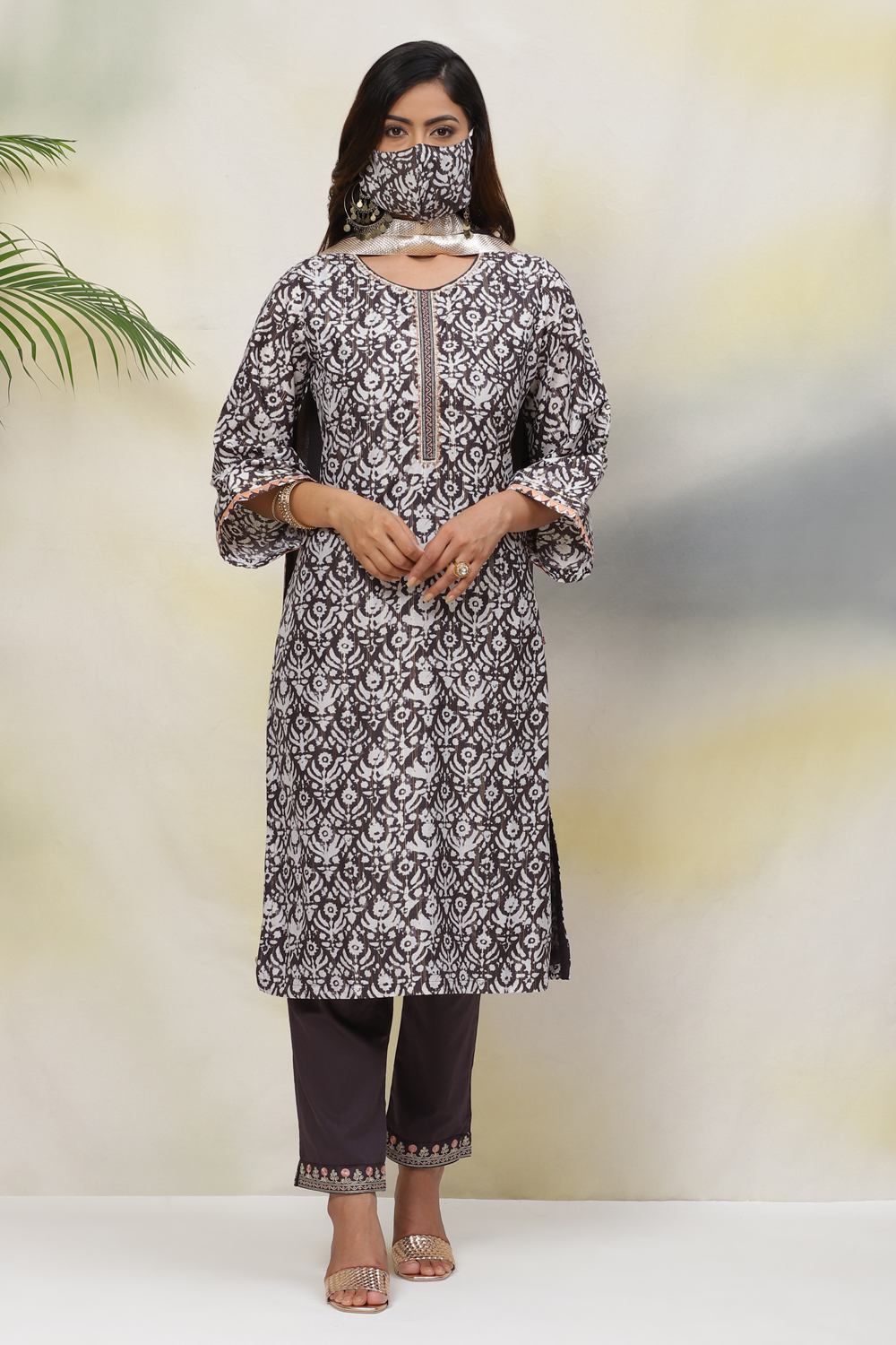 Black Poly Metallic Straight Kurta Slim Pant Suit Set image number 4