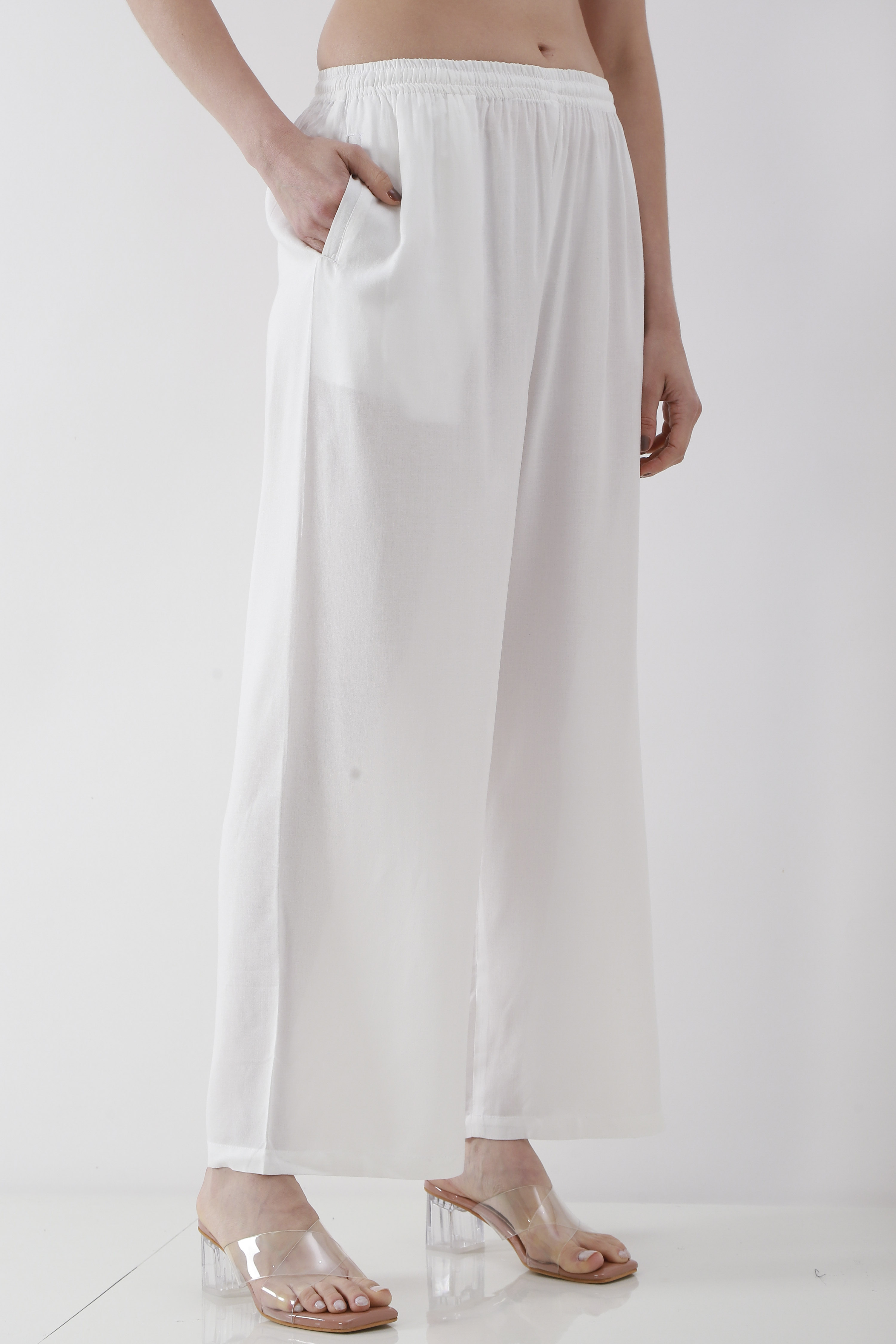 Green Solid Straight Palazzos image number 3