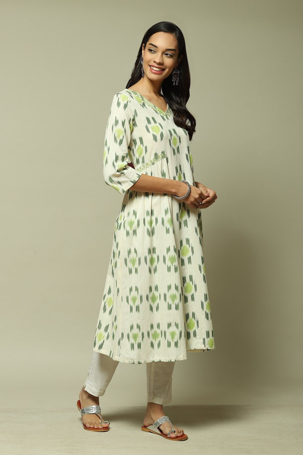 Off-White & Green Cotton IKAT Flared Yarndyed Kurta image number 2