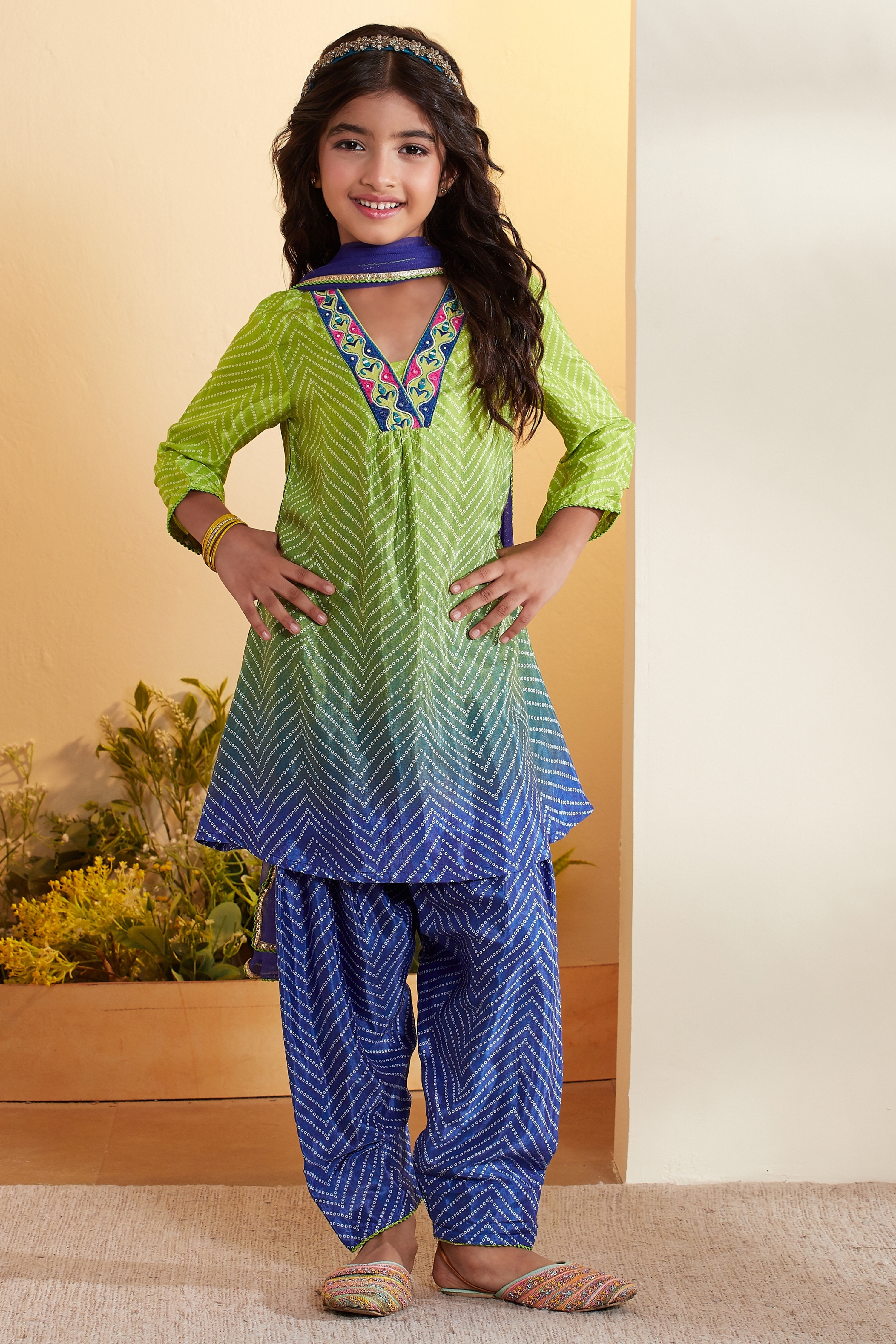 Green Viscose Rayon Ombre Bandhani Printed Kurta Set image number 6