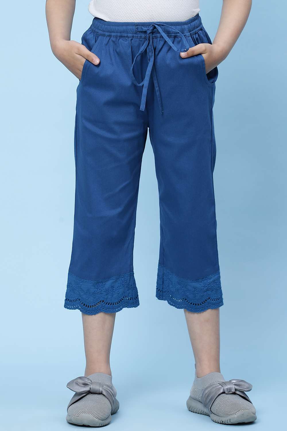 Women Blue Solid Capri