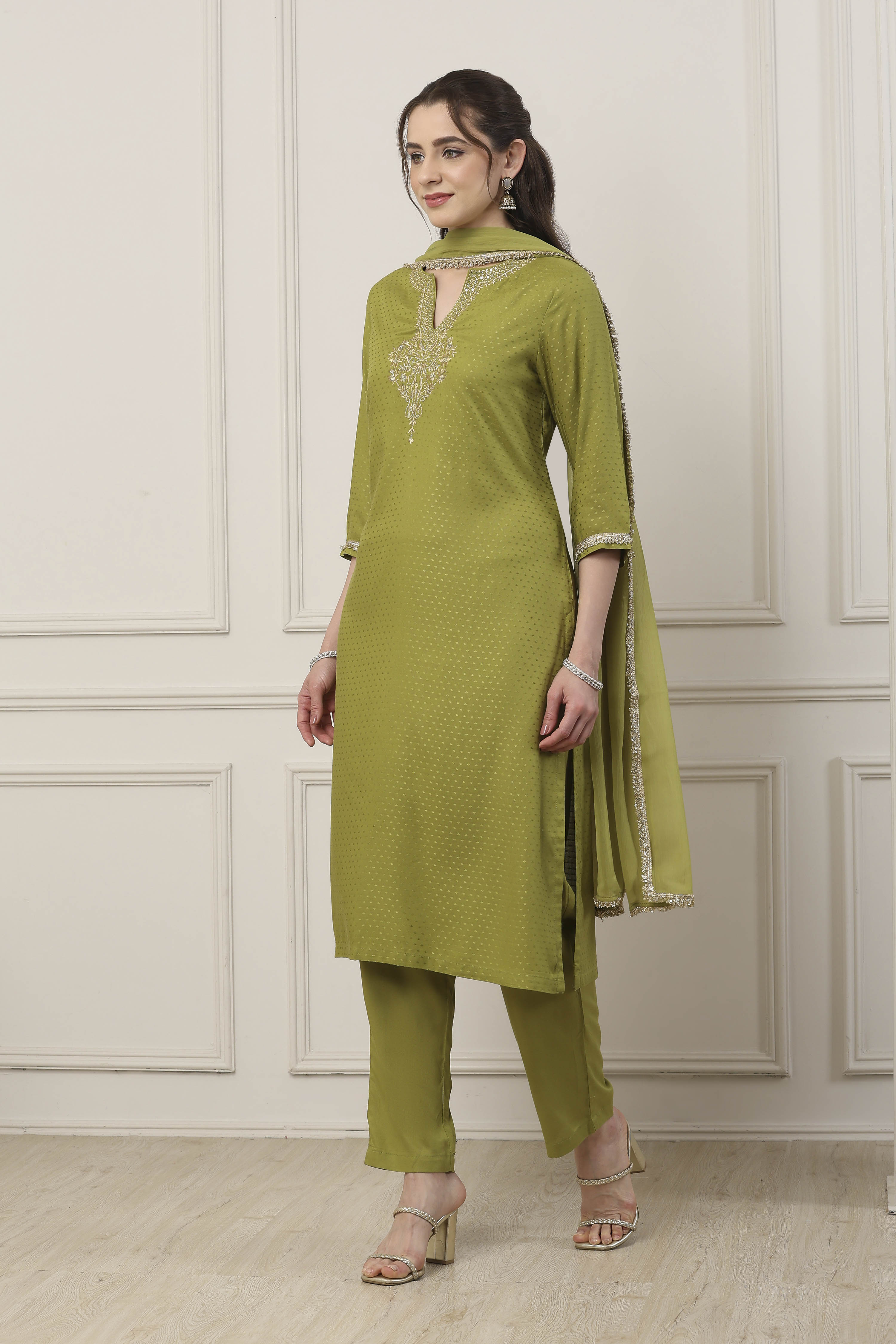 Green Viscose Yoke Embroidered Straight Suit Set image number 3