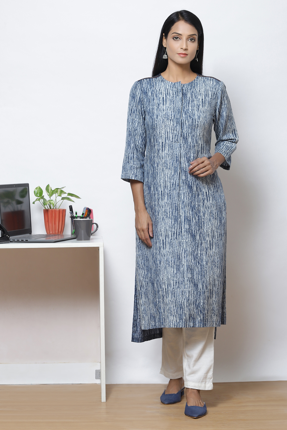 Indigo Straight LIVA Flax Printed Kurta image number 2