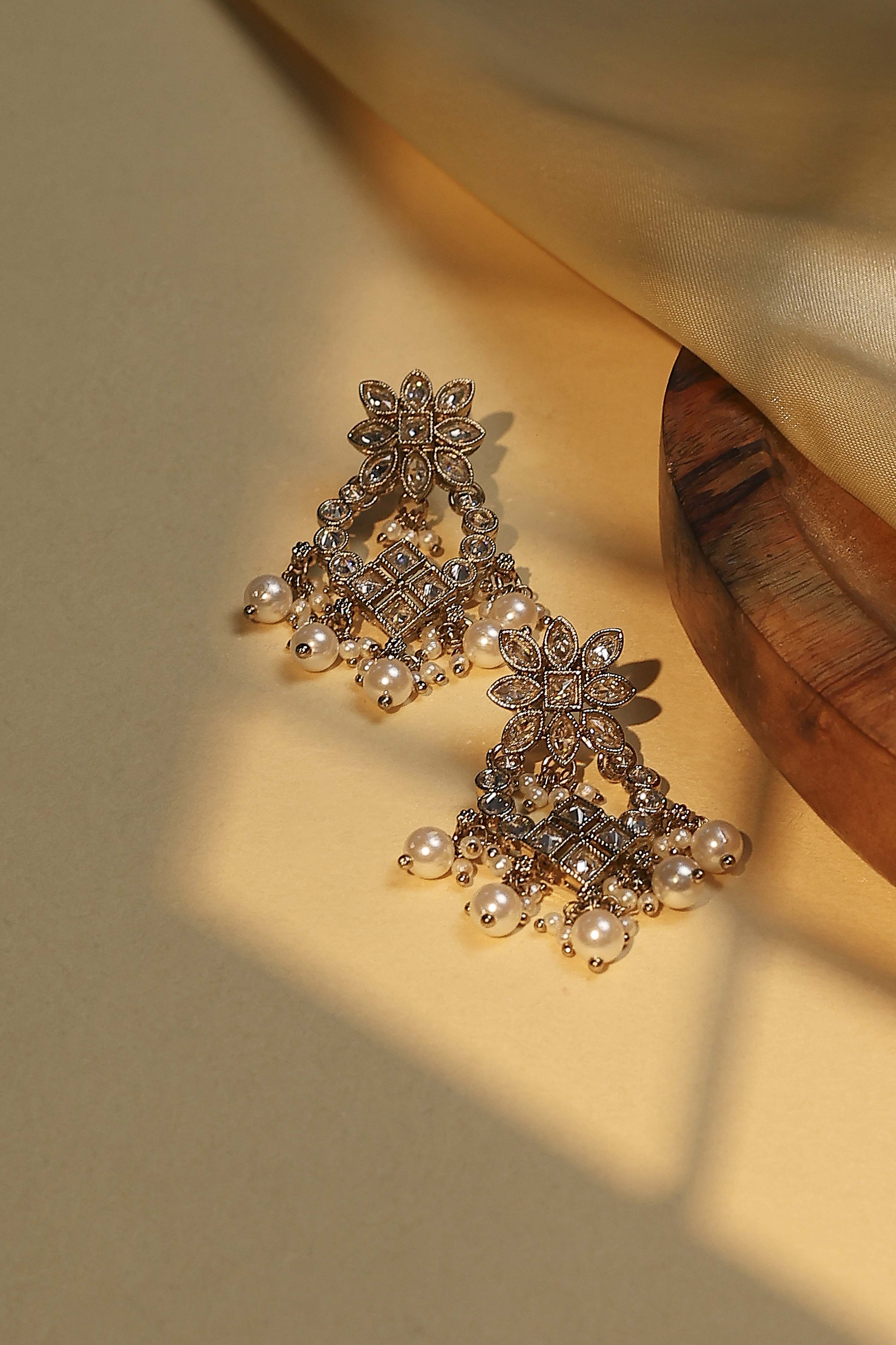 White Pearl Earrings image number 0