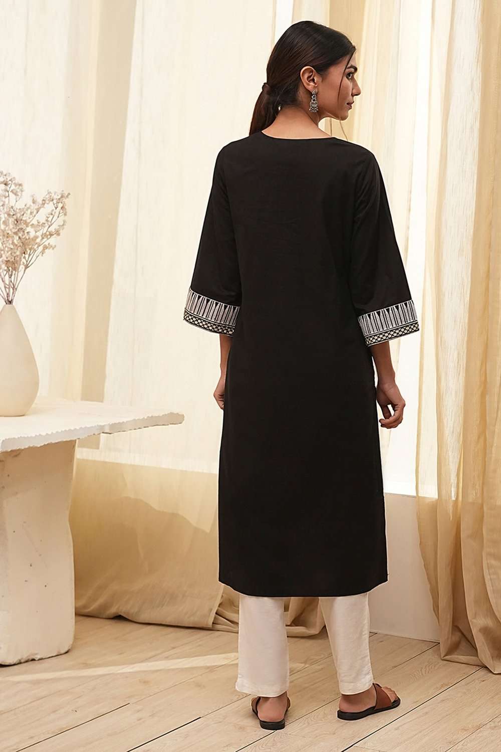 Black Pure Cotton Embroidered Straight Kurta image number 3