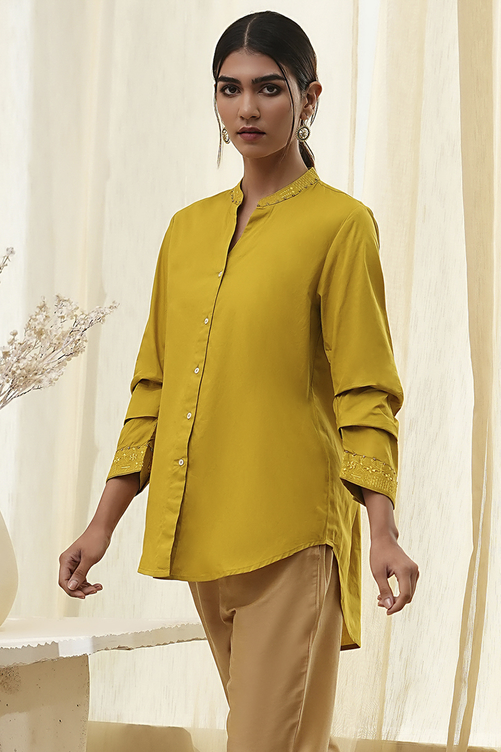 Honey Mustard Cotton Solid High-Low Shirt image number 2