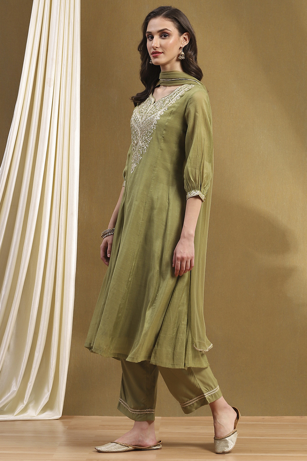 Green Embroidered Festive Kalidar Suit Set image number 3